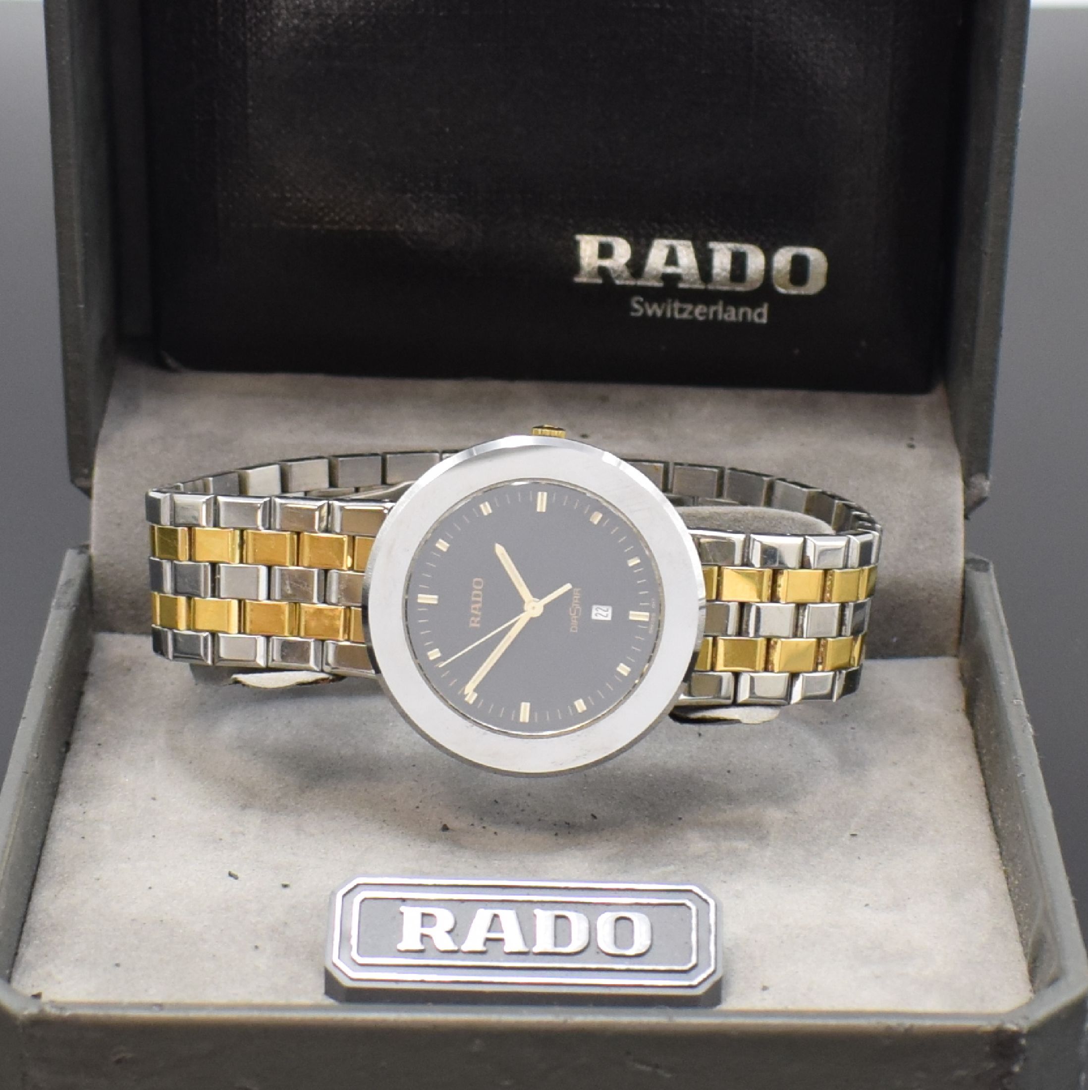 Detail d: RADO Diastar Herrenarmbanduhr in Stahl Referenz 152.0343.3, Schweiz um 2010, quarz, orig. Gliederband m. dopp. Faltschl., Boden aufgedr., schwarzes ...