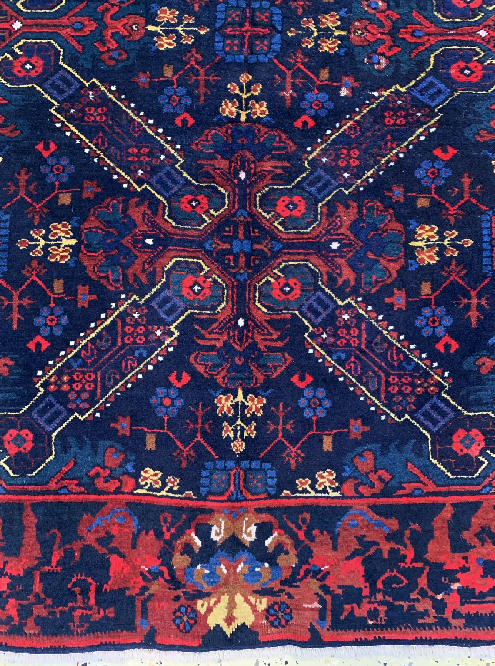 Detail b: Seychur antik, Kaukasus, um 1900, Wolle aufWolle, ca. 177 x 140 cm, EHZ: 2, (Oxidiert)