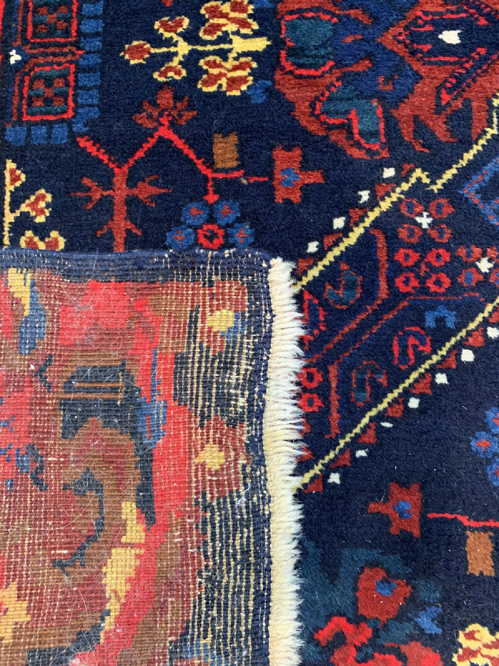 Detail e: Seychur antik, Kaukasus, um 1900, Wolle aufWolle, ca. 177 x 140 cm, EHZ: 2, (Oxidiert)