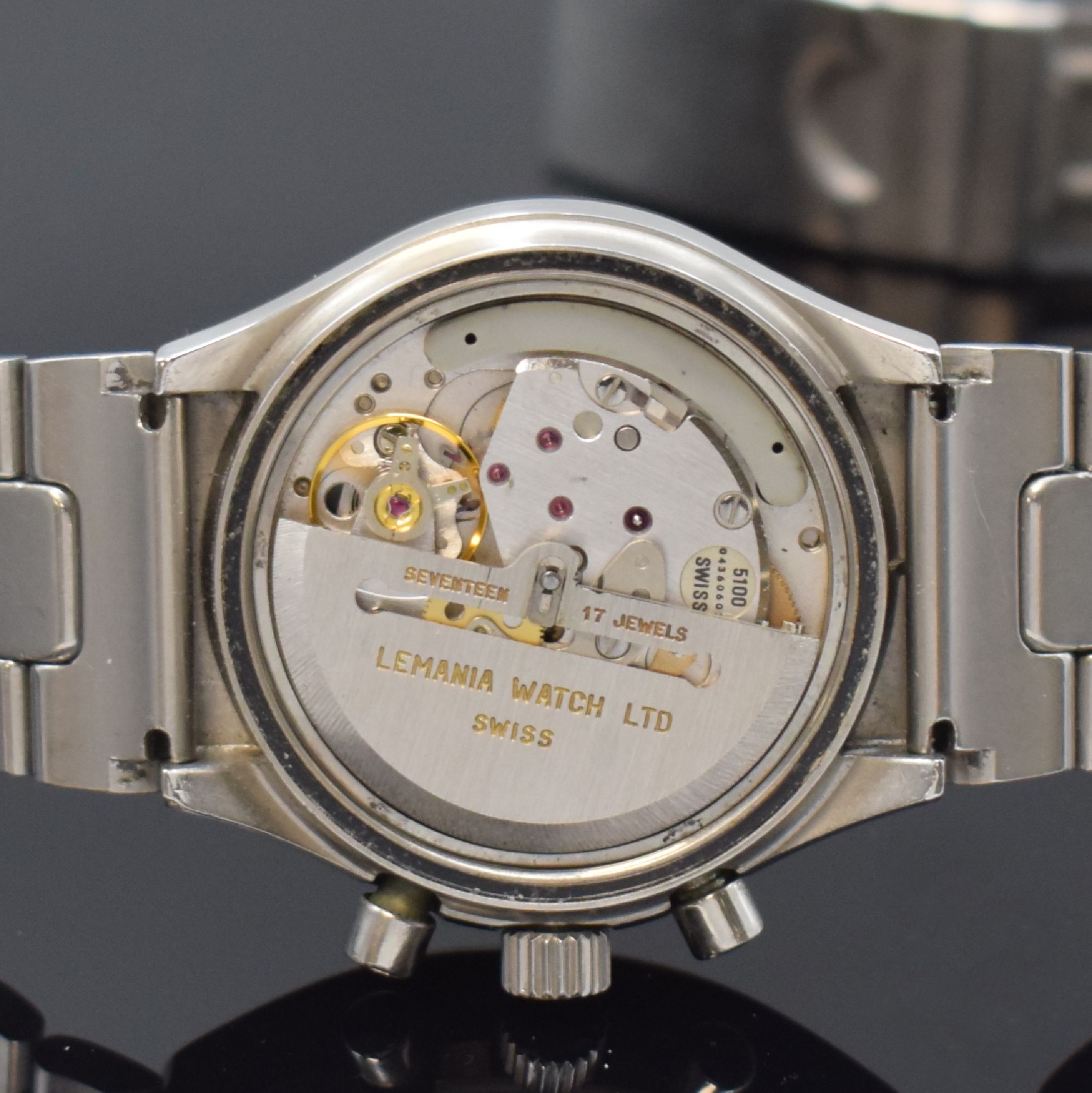 Detail e: SINN Herrenarmbanduhr mit Chronograph in Stahl, Schweiz um 1990, Automatik, neutr. Gliederband m. Faltschl., Boden verschr., schwarzes Zifferbl. m. ...