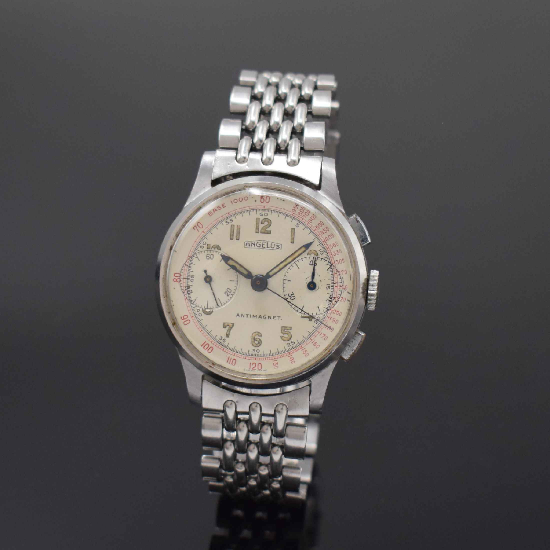 ANGELUS Herrenarmbanduhr mit Schaltradchronograph in Stahl, Schweiz um 1945, Handaufzug, Boden aufgedr., neutr. Stahlband, silb. Zifferbl. m. arab. ...