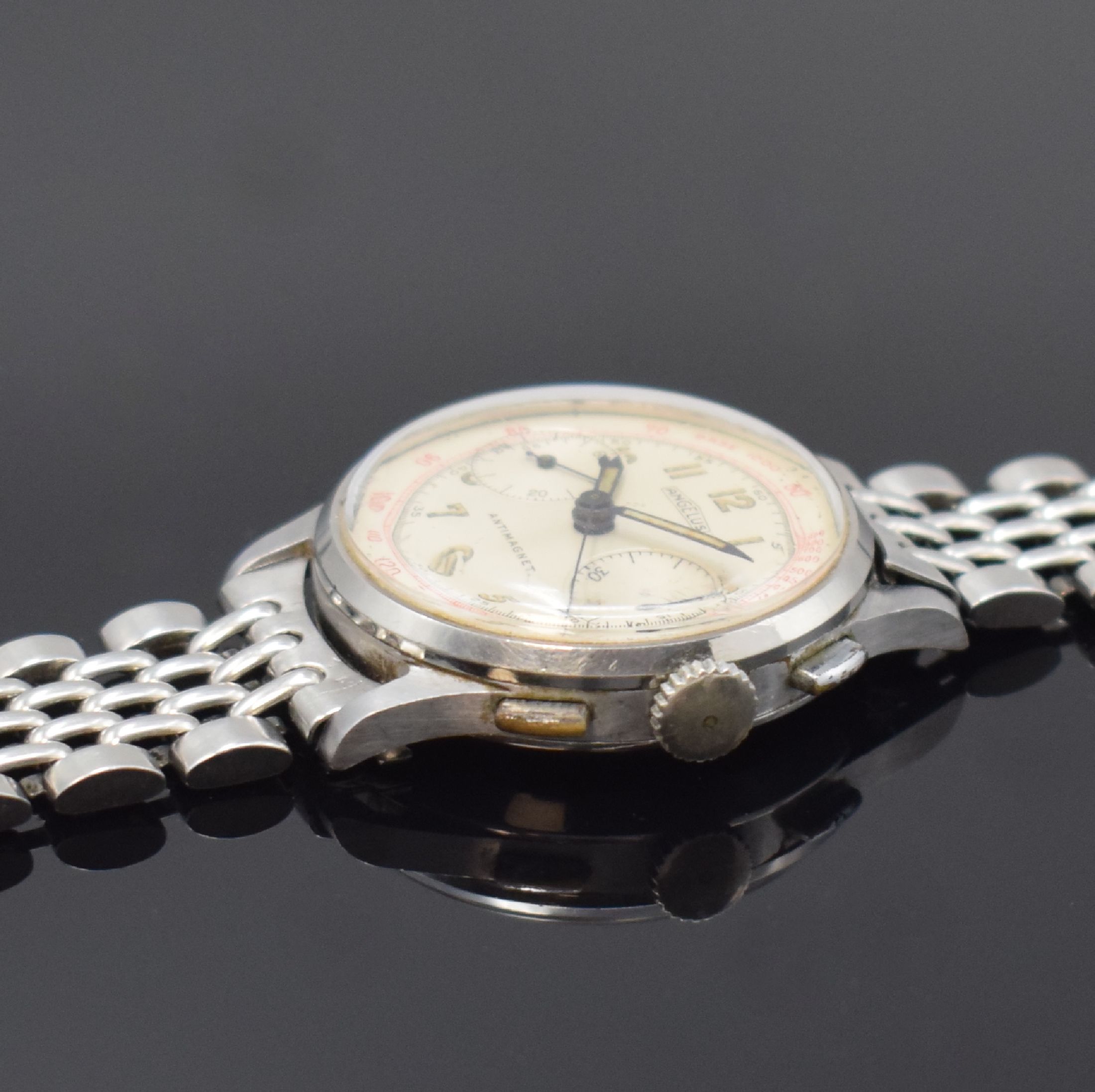 Detail b: ANGELUS Herrenarmbanduhr mit Schaltradchronograph in Stahl, Schweiz um 1945, Handaufzug, Boden aufgedr., neutr. Stahlband, silb. Zifferbl. m. arab. ...