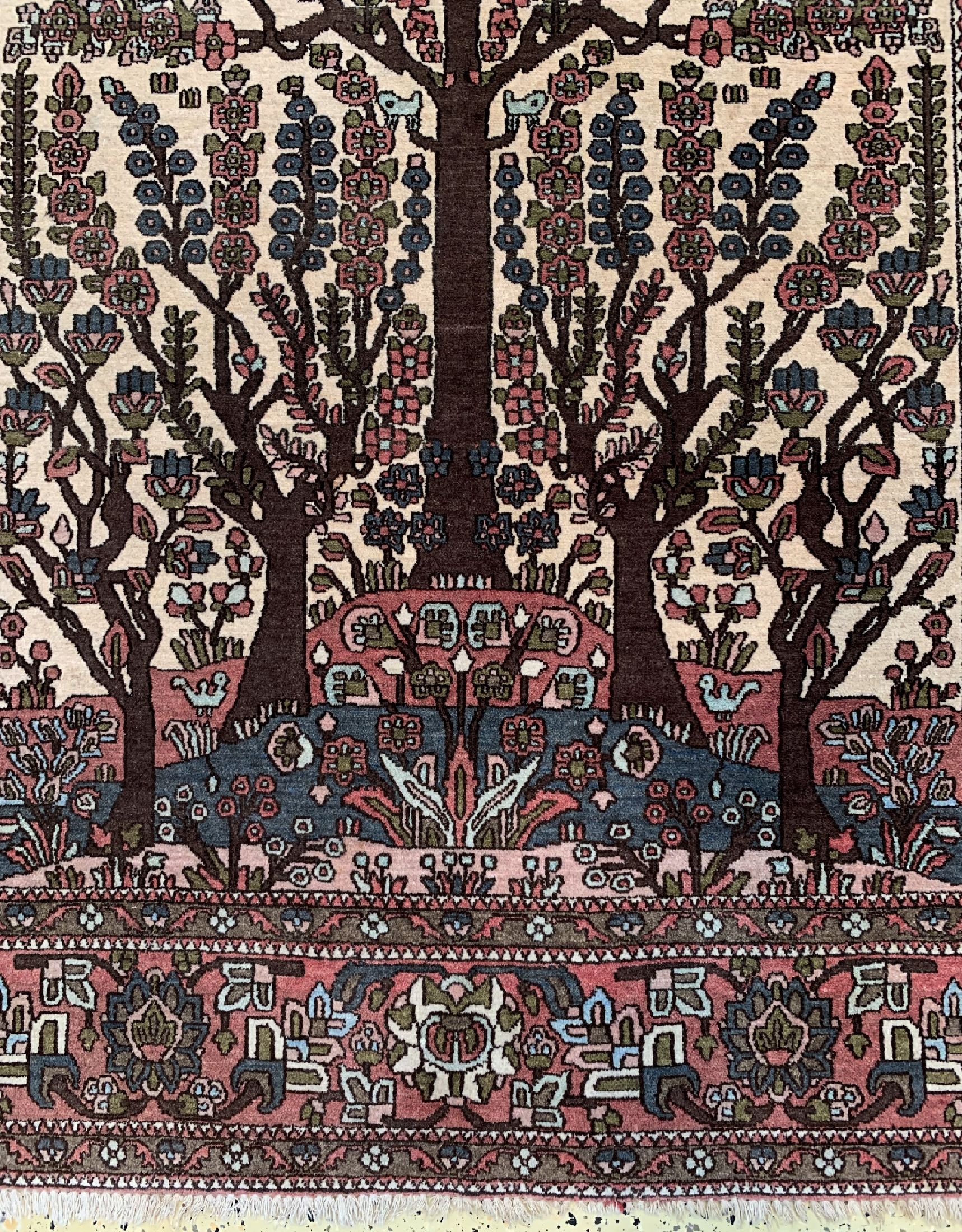 Detail b: Esfahan"Lebensbaum"antik, Persien, um 1920,Wolle auf Baumwolle, ca. 205 x 144 cm, EHZ: 2