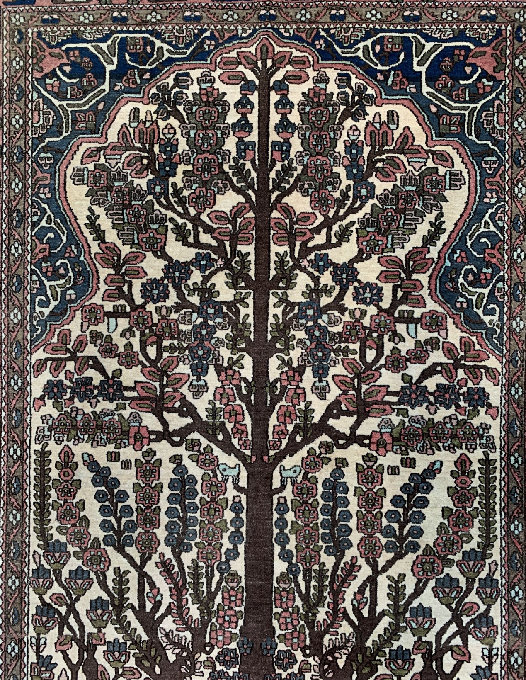 Detail c: Esfahan"Lebensbaum"antik, Persien, um 1920,Wolle auf Baumwolle, ca. 205 x 144 cm, EHZ: 2