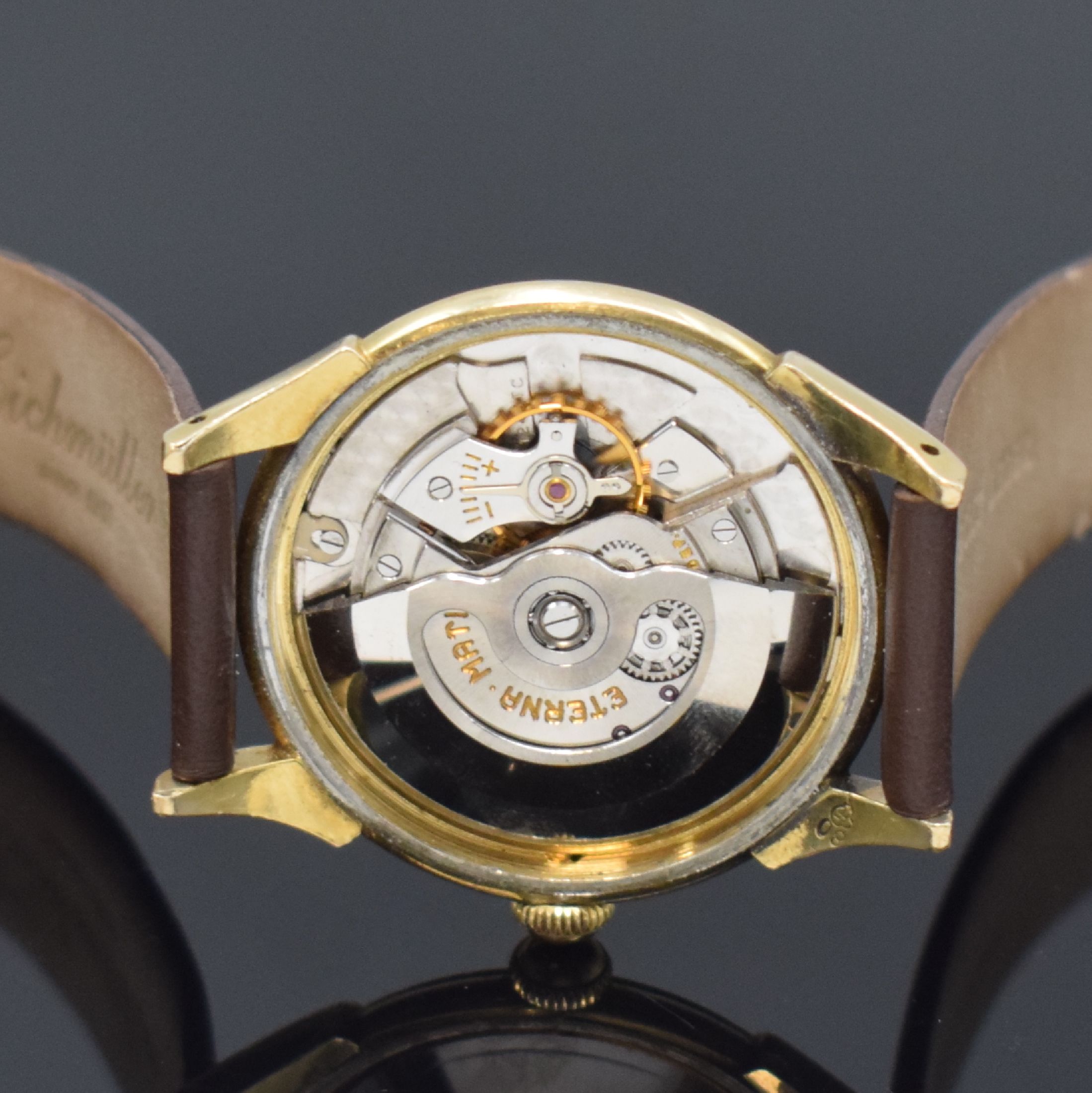 Detail e: ETERNA-MATIC vergoldete Herrenarmbanduhr, Schweiz um 1950, Automatik, Stahlboden verschr., silb. Zifferbl. m. gold. Std.-Ind., gold. Zeiger, Kal. ...