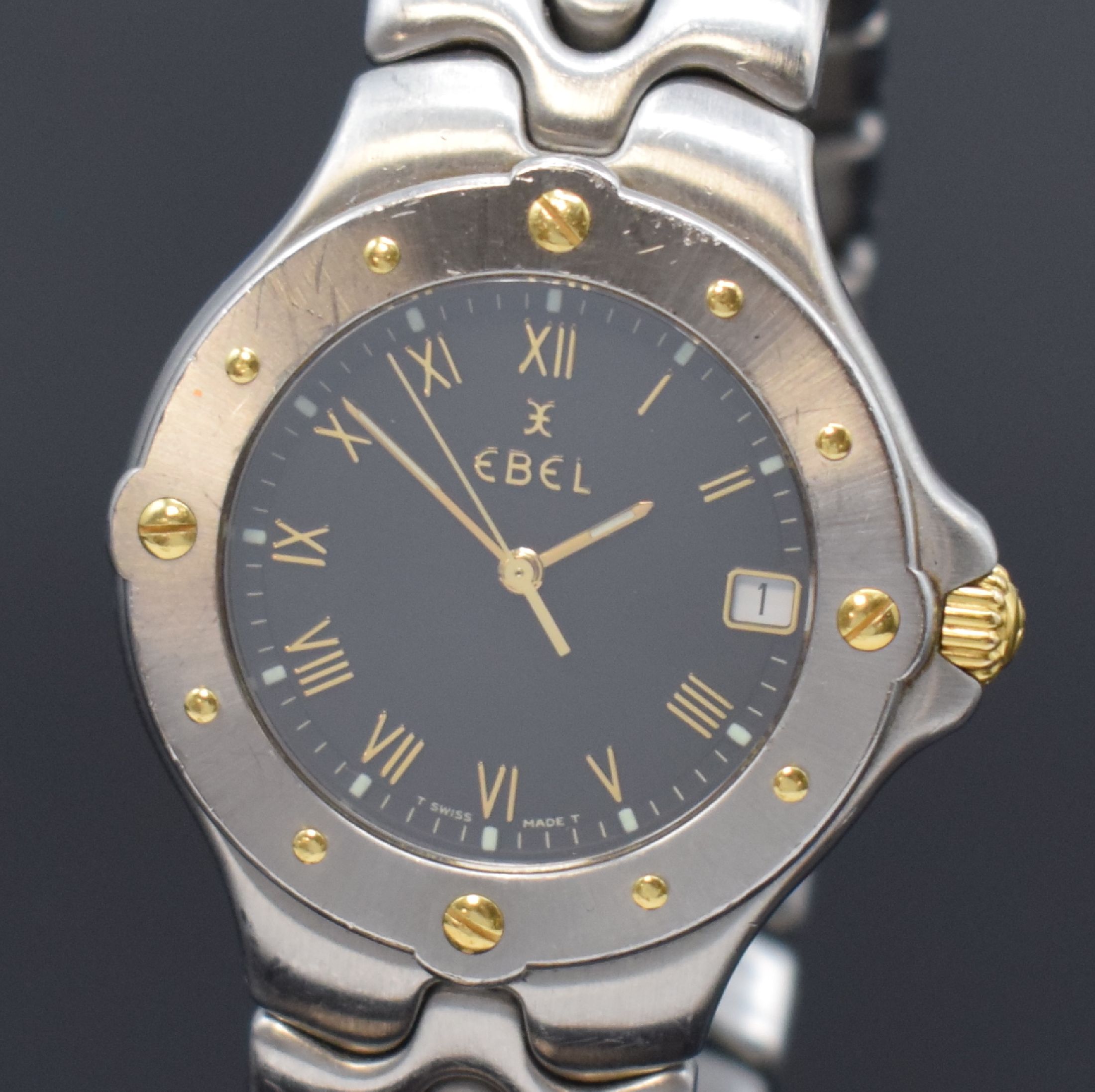 Detail a: EBEL Herrenarmbanduhr Model Sportwave Referenz E6187631, Schweiz um 2005, quarz, Edelstahl/Gold komb. inkl. Gliederband m. dopp. Faltschl., Boden ...