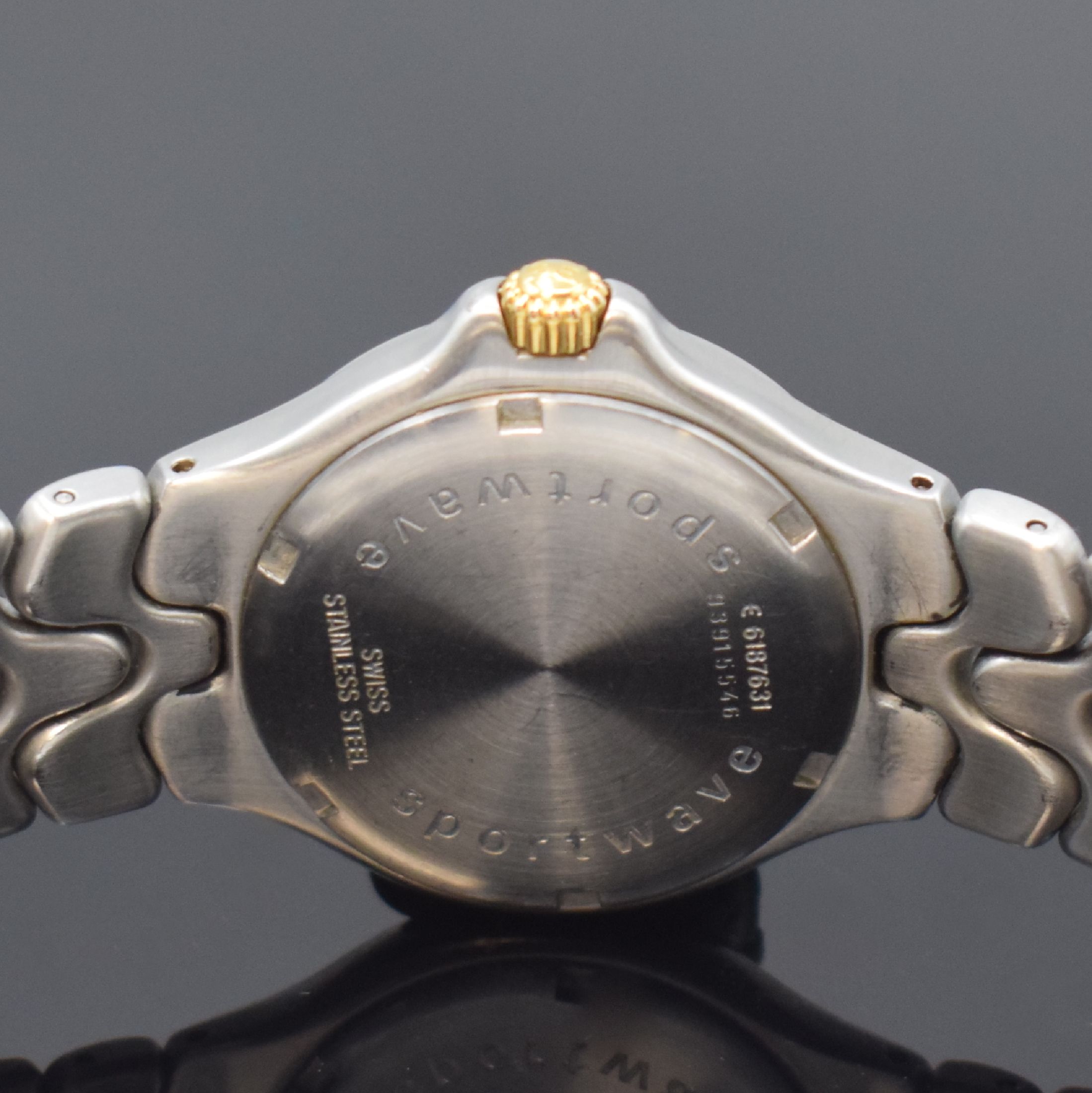 Detail d: EBEL Herrenarmbanduhr Model Sportwave Referenz E6187631, Schweiz um 2005, quarz, Edelstahl/Gold komb. inkl. Gliederband m. dopp. Faltschl., Boden ...
