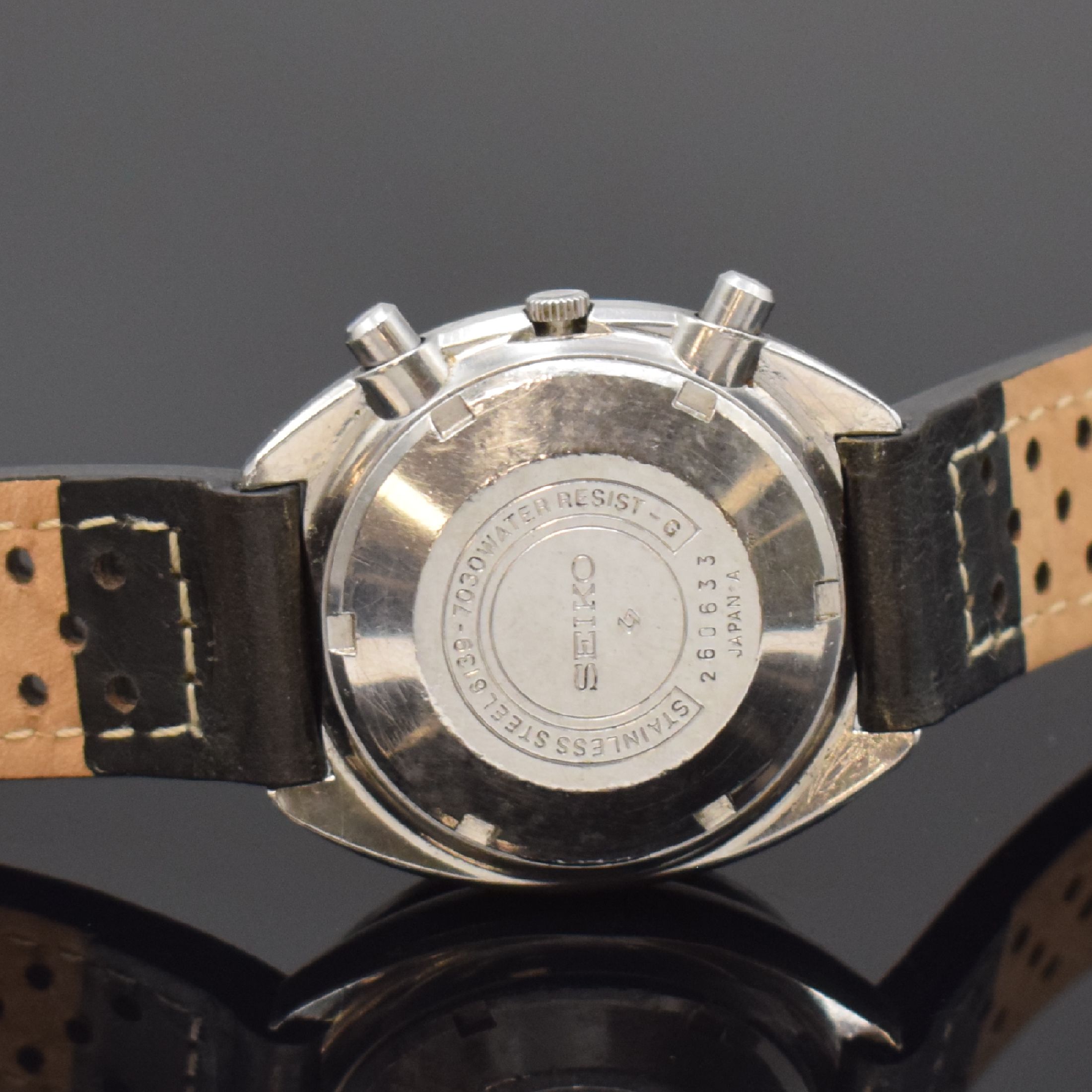 Detail c: SEIKO Schaltradchronograph in Stahl, Japan um 1975, Automatik, Boden verschr., blaues Zifferbl. m. Leuchtind., Leuchtzeiger (Masse teils fehlend), 30 ...