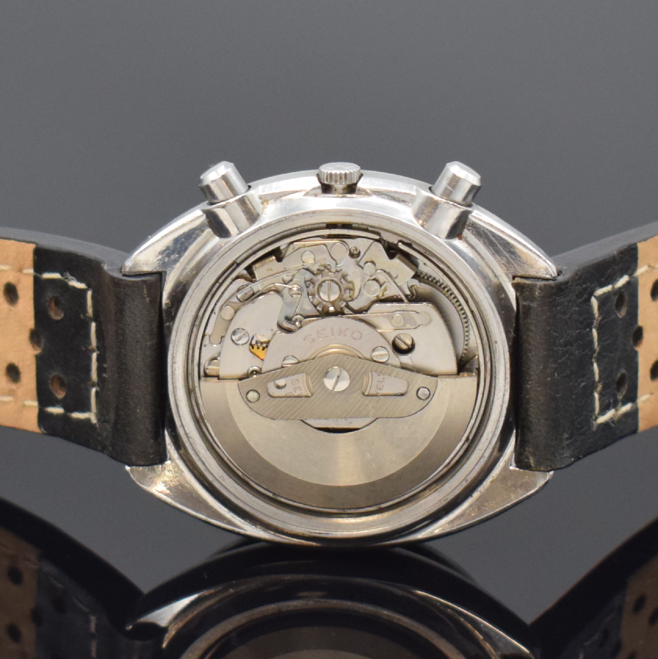 Detail d: SEIKO Schaltradchronograph in Stahl, Japan um 1975, Automatik, Boden verschr., blaues Zifferbl. m. Leuchtind., Leuchtzeiger (Masse teils fehlend), 30 ...