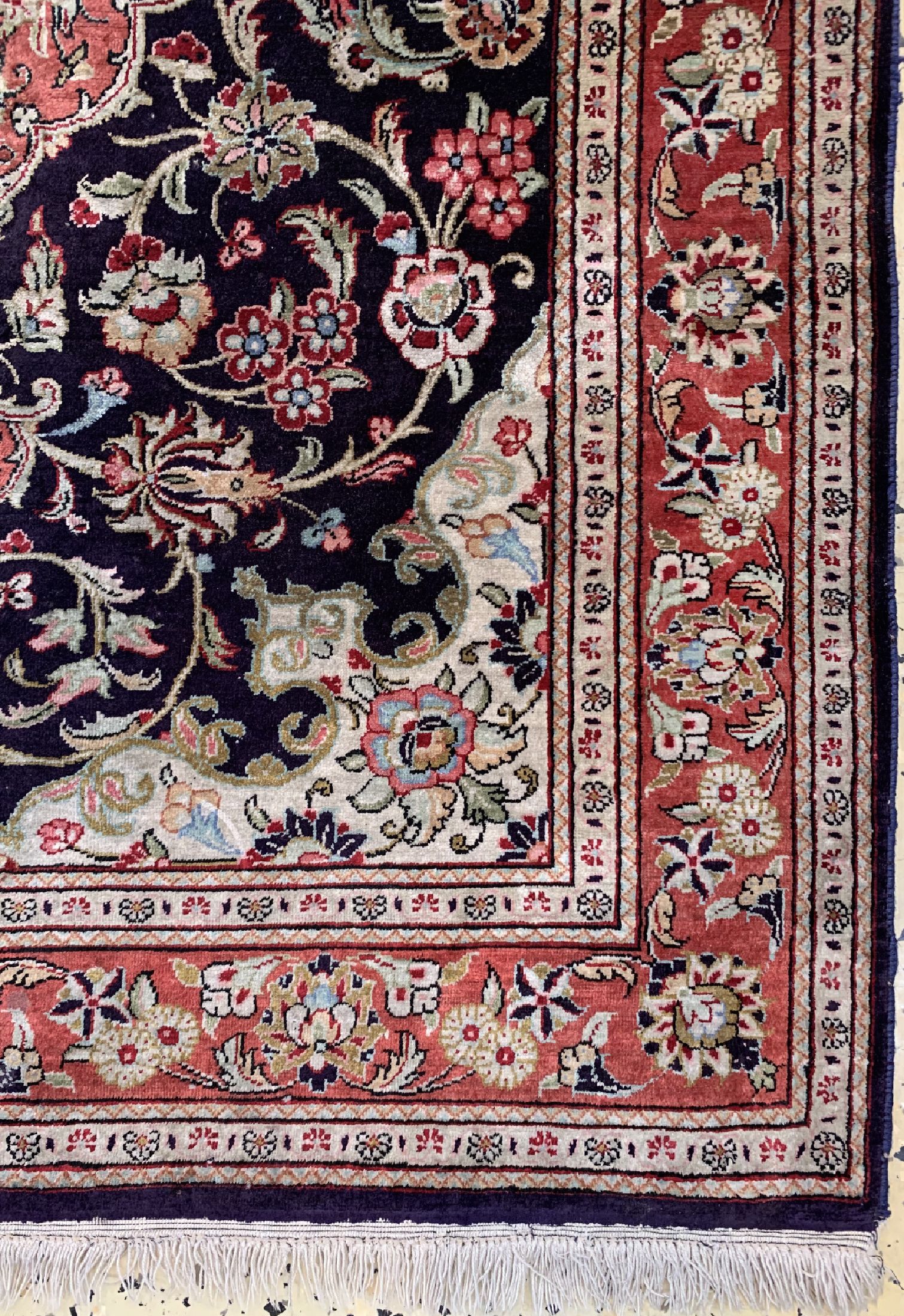 Detail a: Ghom Seide, Persien, ca. 50 Jahre, reine Naturseide, ca. 120 x 80 cm, Reinigungsbedürftig, EHZ: 1-2
