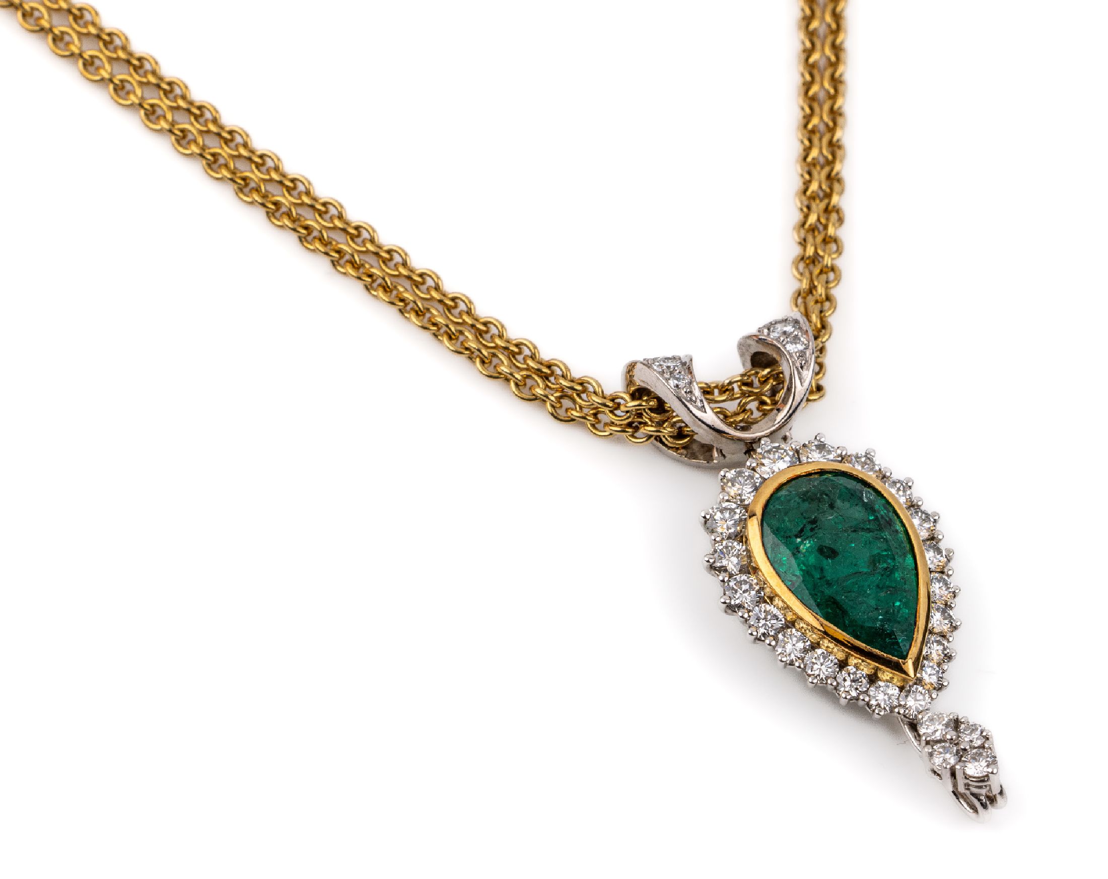 18 kt Gold Smaragd-Brillant-Anhänger, GG/WG750/000, an 2-reihiger Kette, facett. Smaragdtropfen ca. 3.99 ct, 29 Brillanten zus.ca. 1.16 ct feines ...