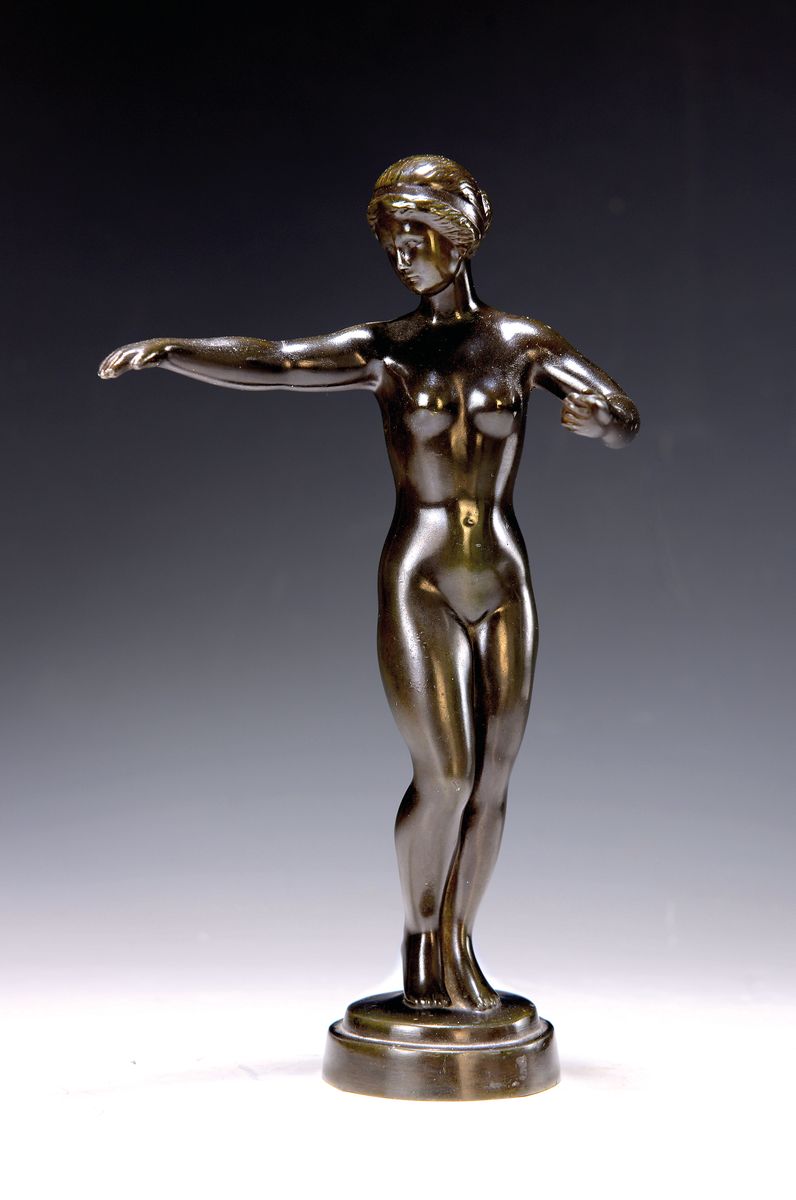 Unbekannter Bildhauer, dänisch, Mitte 20.Jh. , Bronze, schwarz patiniert, stehende Grazie, im Sockel gemarkt, Modell-Nr. 2191, H. 24 cm, berieben