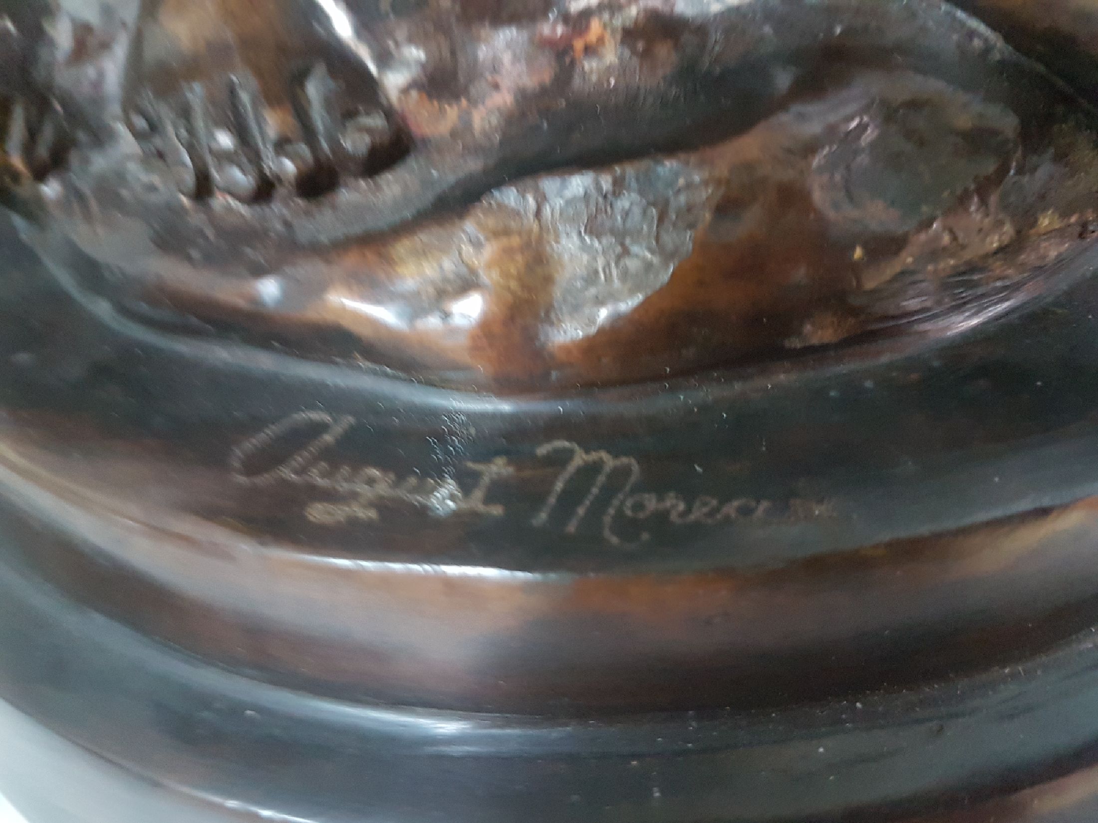 Detail g: Große Bronzeplastik, nach Auguste Moreau (1861-1906), Bronze, braun patiniert, zwei sich neckende Kinder als Allegorien, auf Plinthe signiert, ...