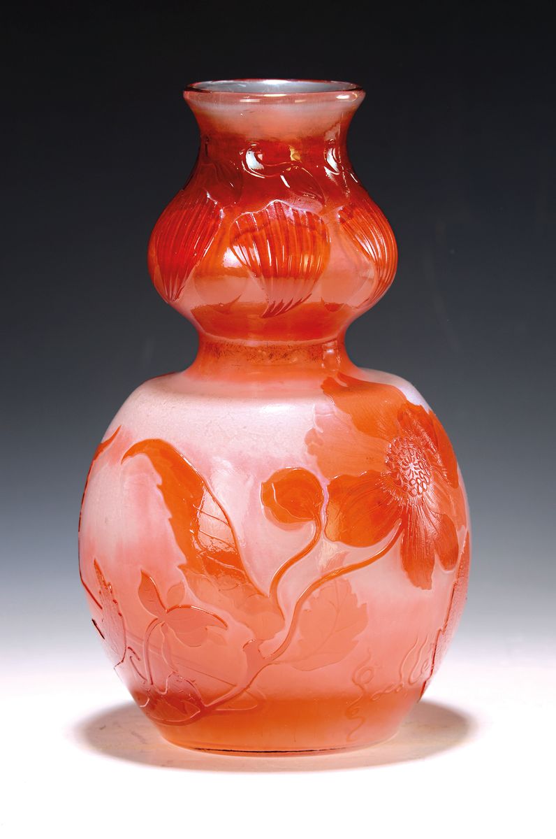 Doppelkürbisvase, Emile Galle, Nancy, um 1900/02, farbloses Glas, rot und milchig überfangen, geätzt und poliert, Mohnblumen und Blüten, ...