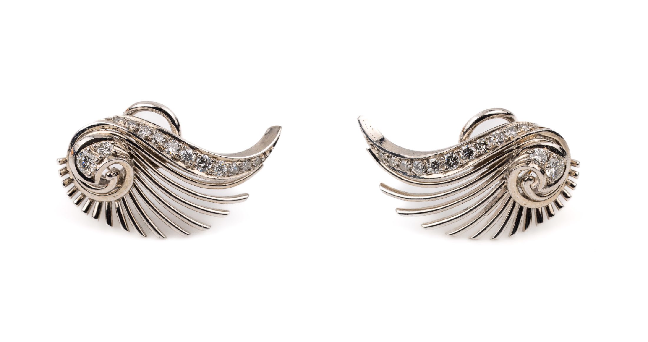 Paar 18 kt Gold Brillant-Ohrclips, WG 750/000, 26 Brillanten zus. ca. 0.65 ct Weiß/si, ca. 8.4 g