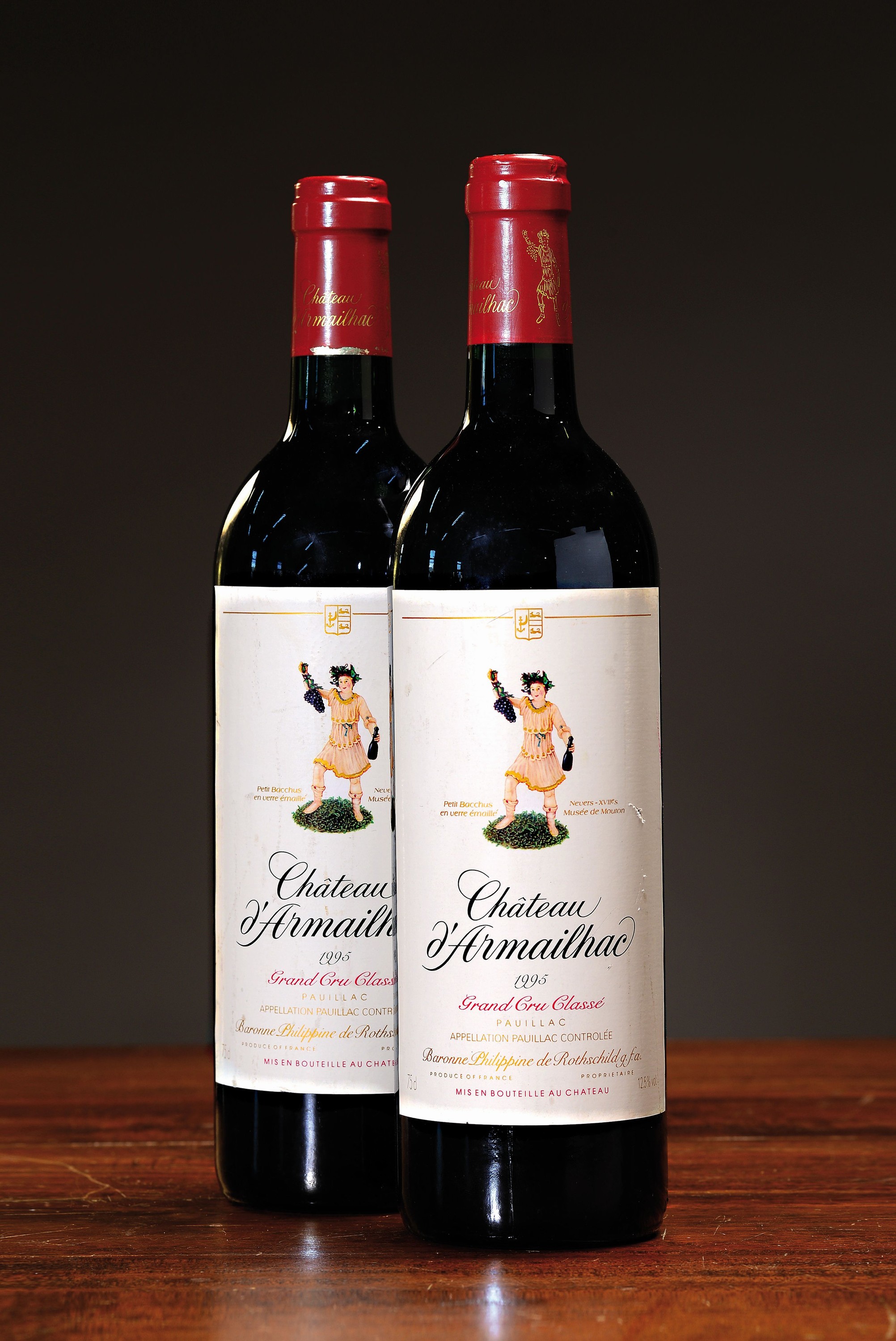 2 Flaschen 1995 Chateau D'Armailhac, Grand Cru Classe, Pauillac, Baron Philippe de Rothschild GFA, 12.5 % vol, 75cl, Top Shoulder bis Into Neck, ...