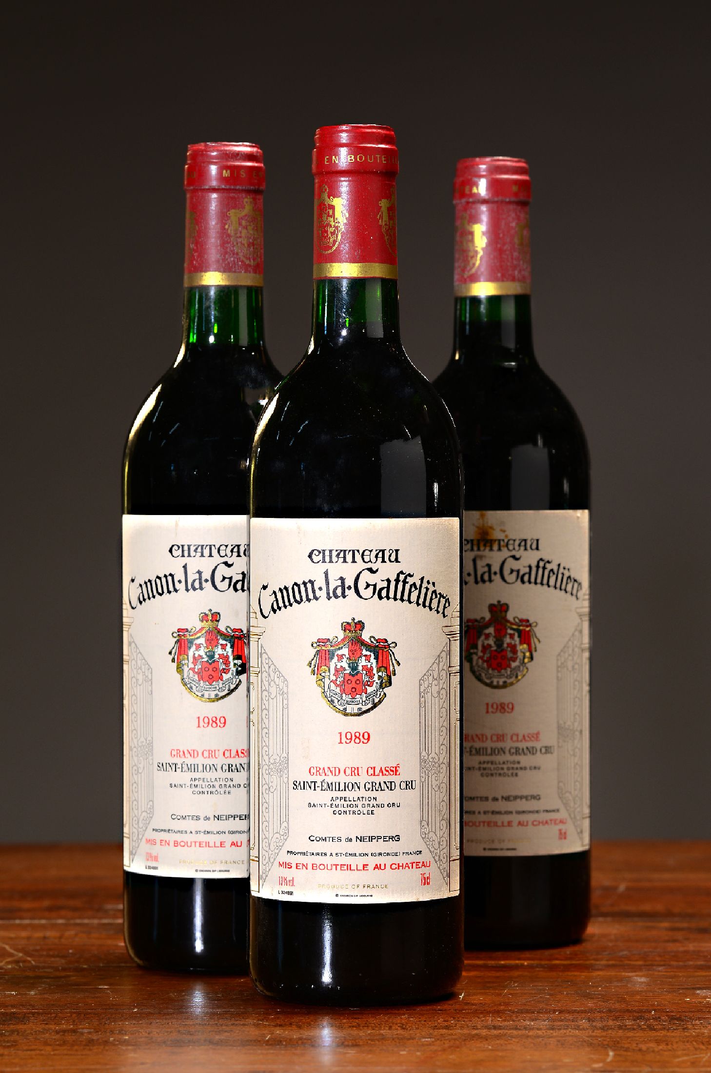 3 Flaschen 1989 Chateau Canon-La-Gaffeliere, Grand Cru Classé, Saint Emilion, 13 % vol., 75 cl, Top Shoulder, 1 x Upper Mid Shoulder; nicht verkostet