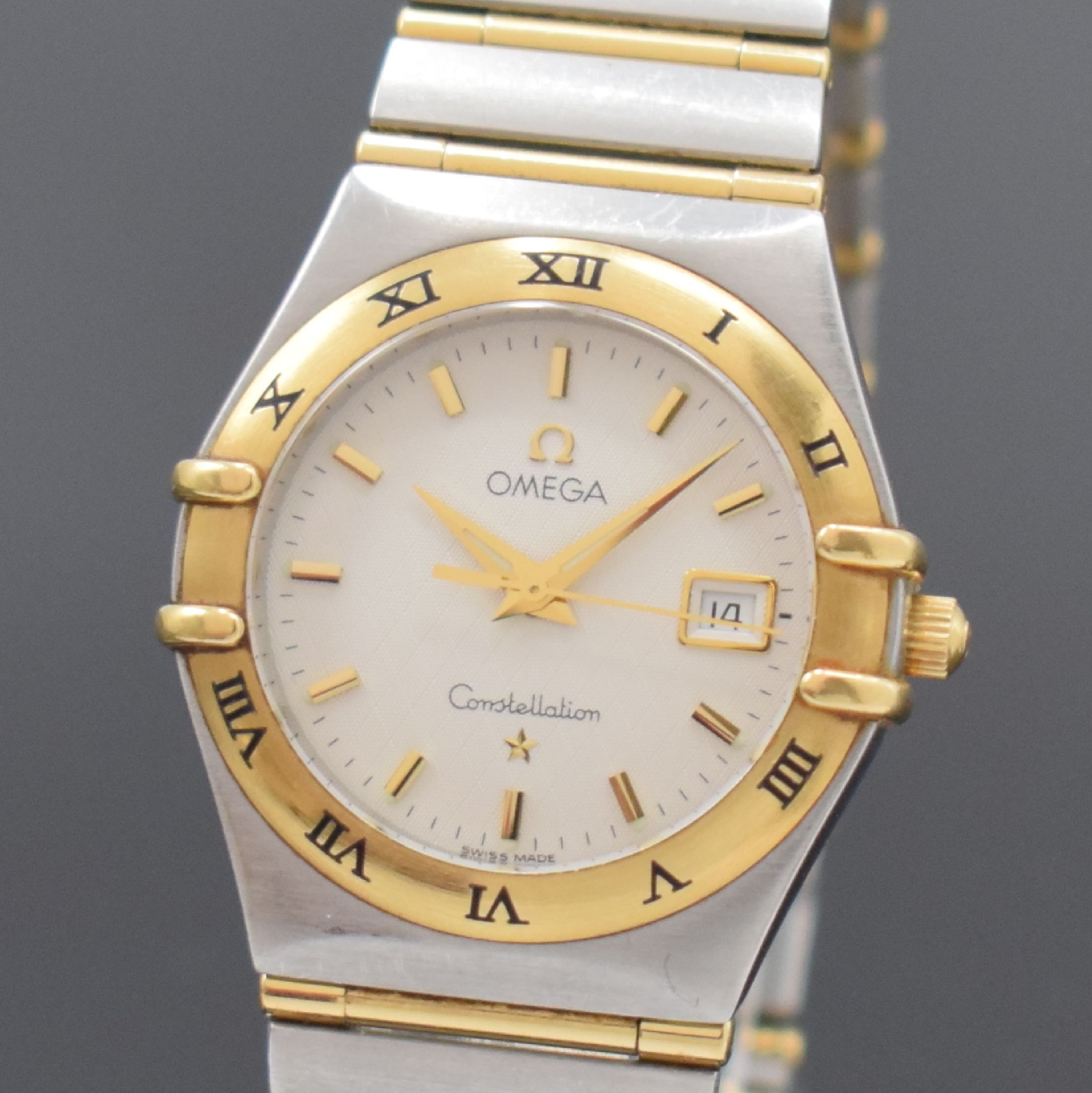 Detail a: OMEGA Constellation Damenarmbanduhr Referenz 796 1201, Schweiz um 2000, quarz, Edelstahl und Gold kombiniert, 2-teil. Gehäuse, Boden aufgedr., silb. ...