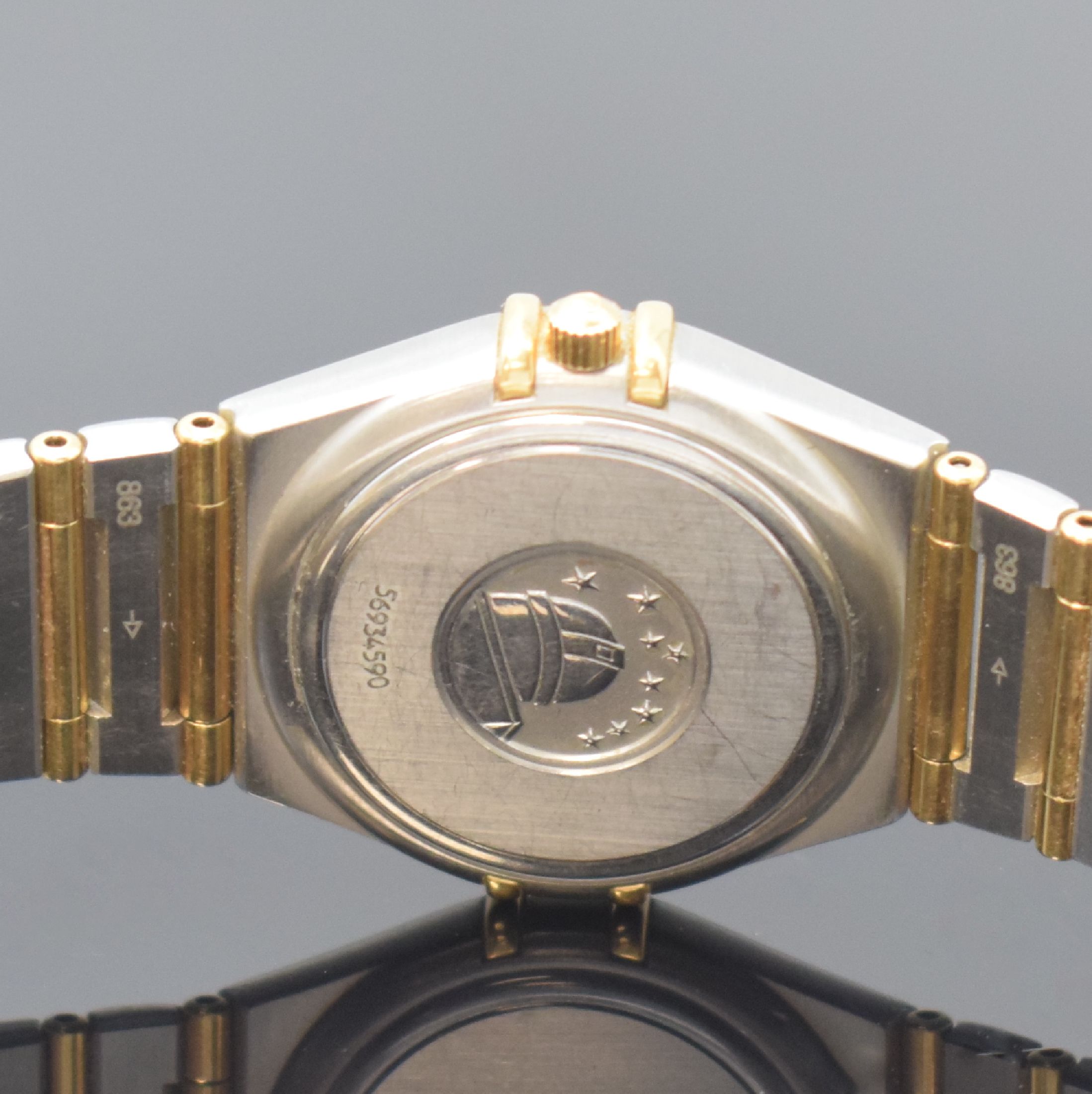 Detail d: OMEGA Constellation Damenarmbanduhr Referenz 796 1201, Schweiz um 2000, quarz, Edelstahl und Gold kombiniert, 2-teil. Gehäuse, Boden aufgedr., silb. ...