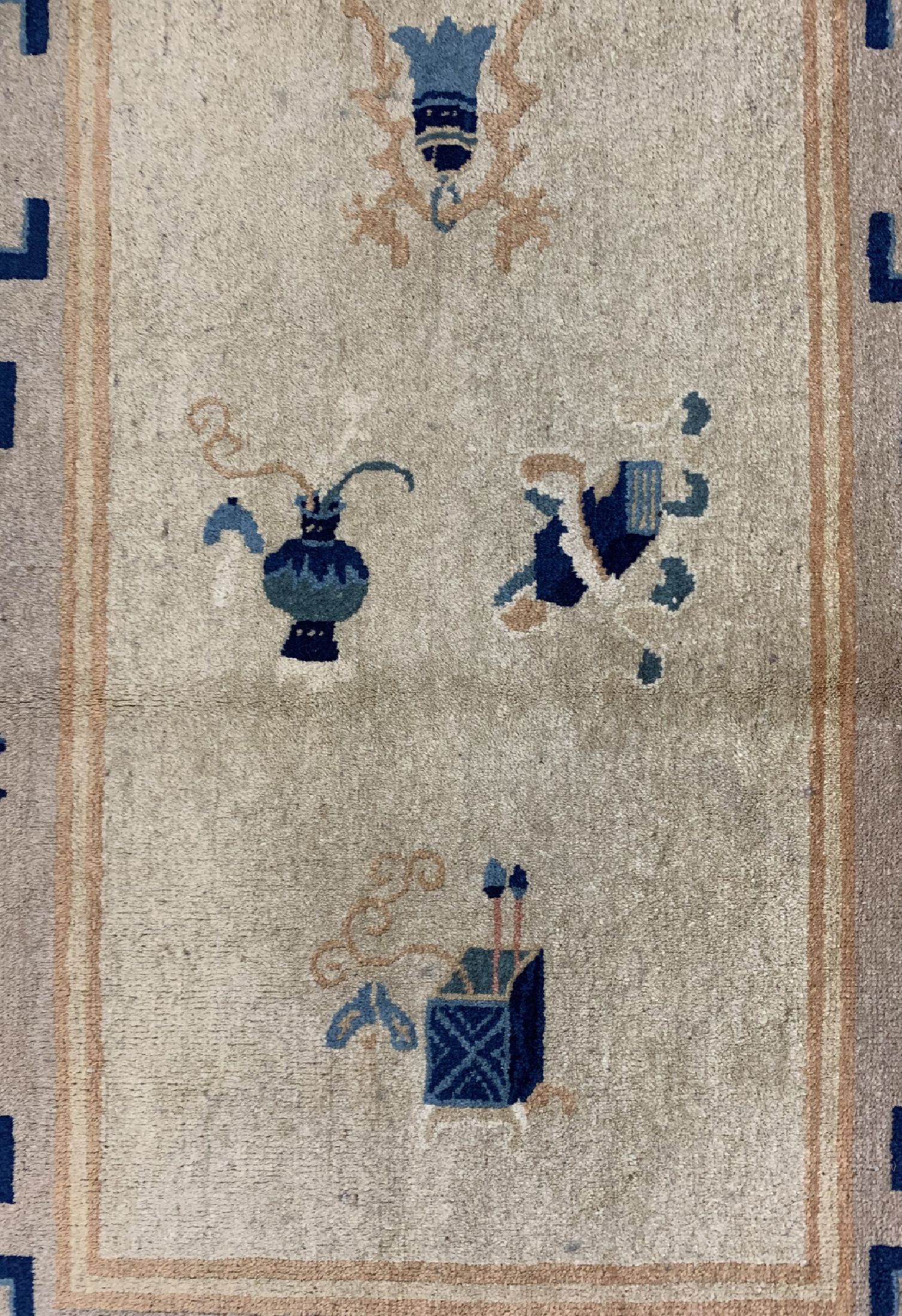 Detail c: Peking antik, China, um 1900, Wolle auf Baumwolle, ca. 203 x 102 cm, EHZ: 2-3