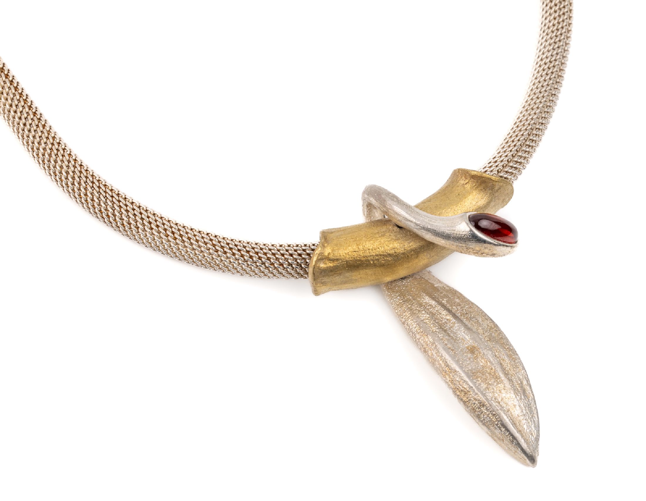 Designer Collier, GÜNTHNER/Bijou Jeunesse, Pforzheim, 925er Silber teilvergoldet, Almandin-Cabochon, abstrakt florales Design, orig. Schlauchkette, ...