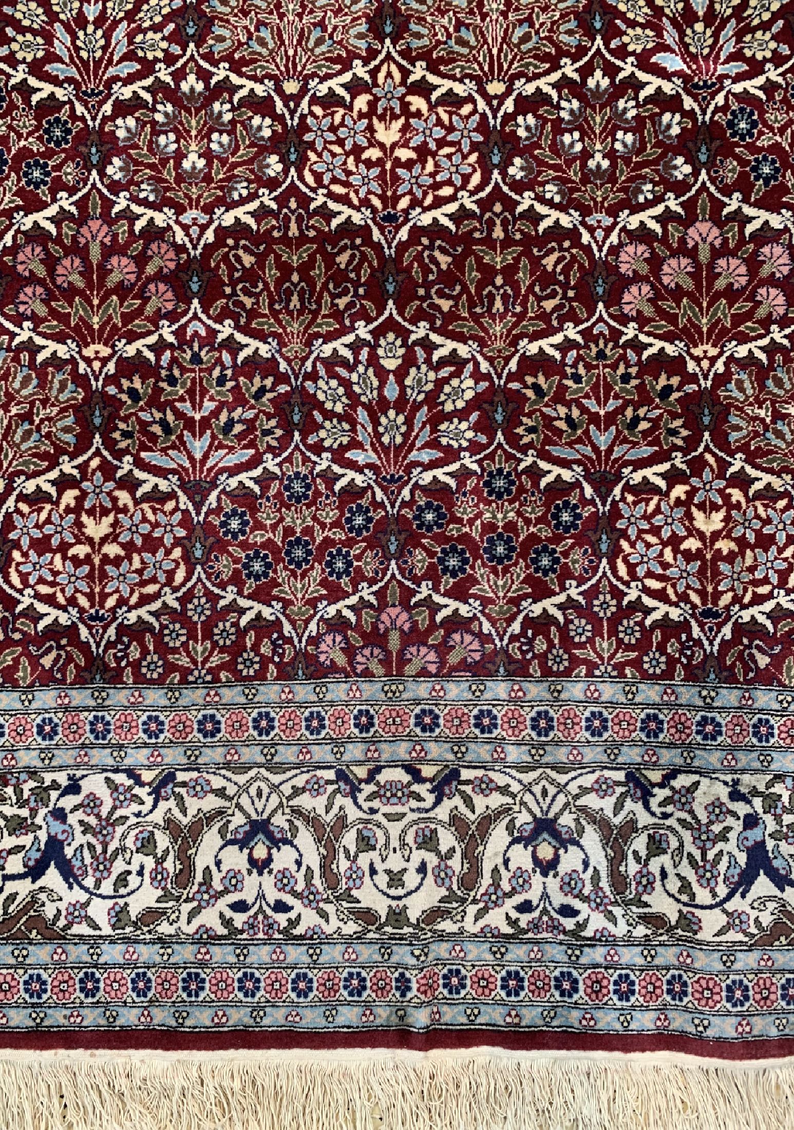Detail b: Hereke Wollteppich, Türkei, ca. 5 Jahre, Wolle auf Baumwolle, ca. 325 x 225 cm, EHZ: 2