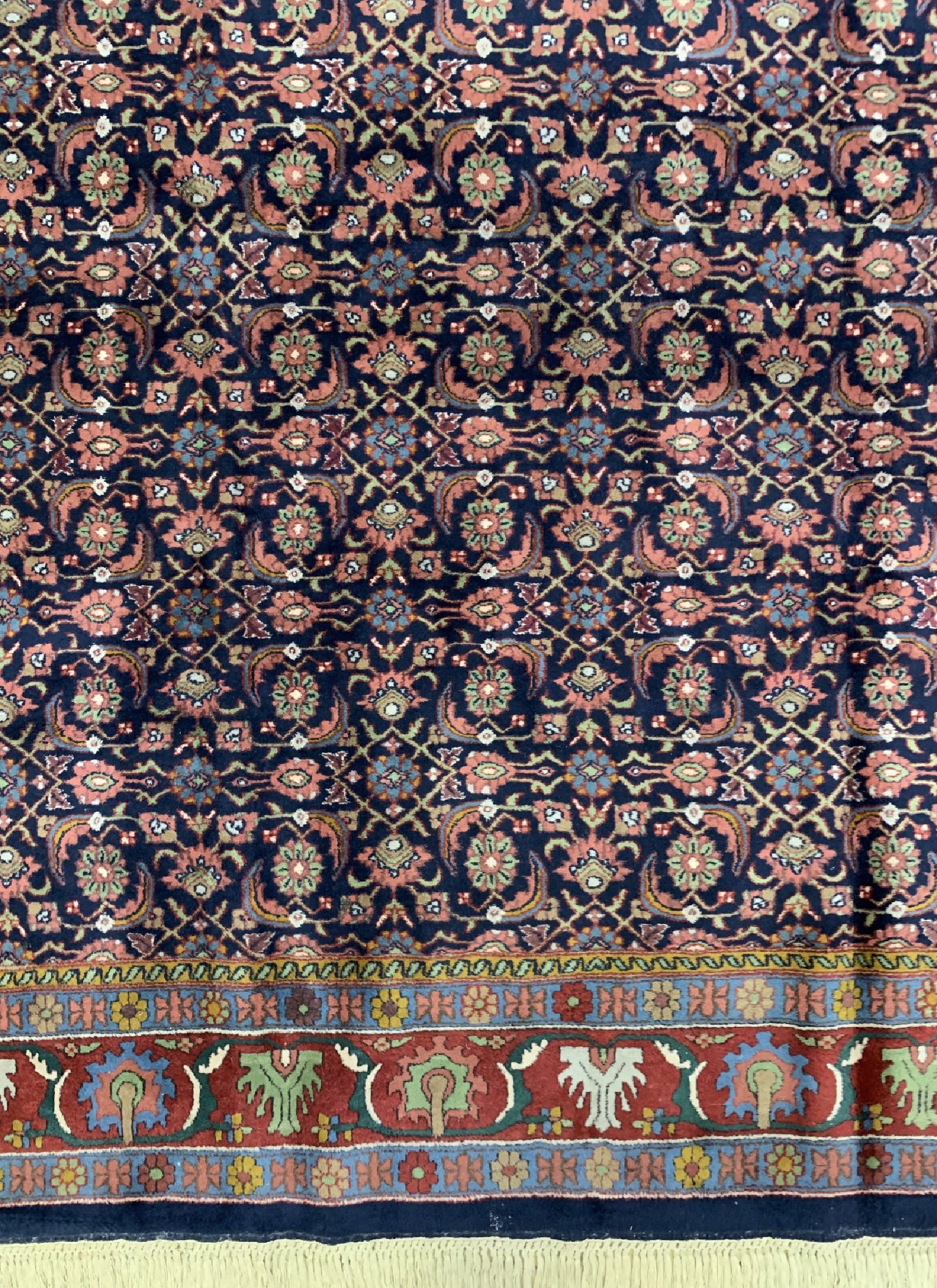 Detail b: Agra Kork fein, Indien, um 1960, Korkwolle auf Baumwolle, ca. 465 x 360 cm, EHZ: 2