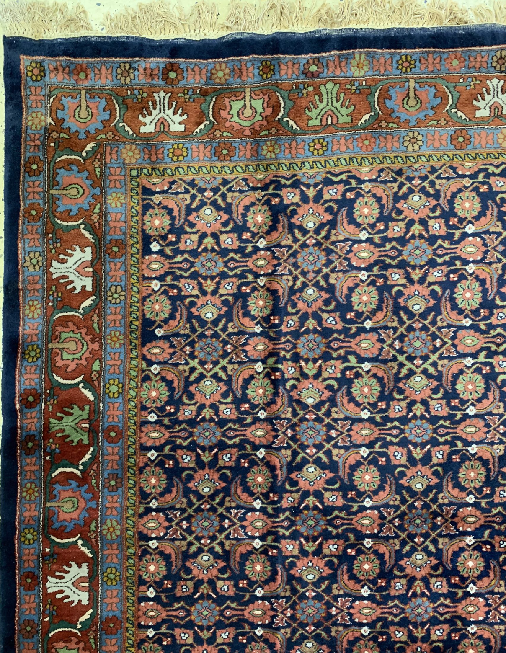 Detail d: Agra Kork fein, Indien, um 1960, Korkwolle auf Baumwolle, ca. 465 x 360 cm, EHZ: 2