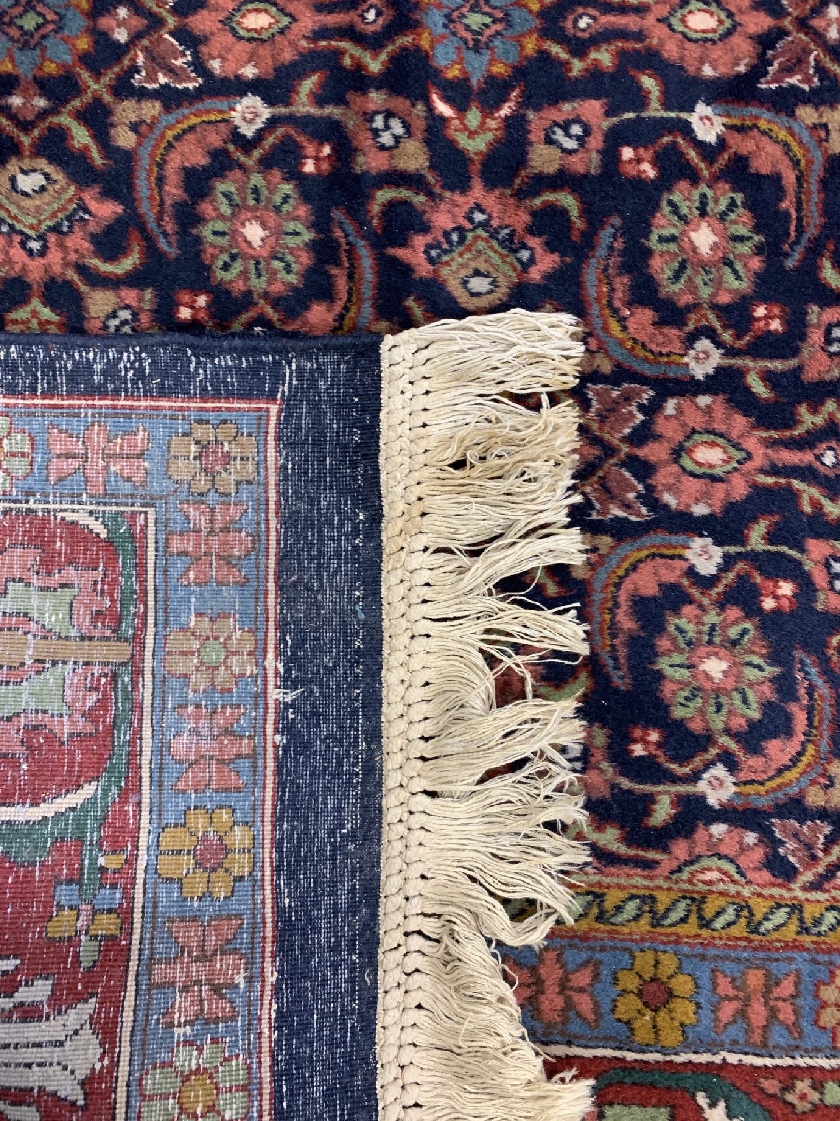 Detail e: Agra Kork fein, Indien, um 1960, Korkwolle auf Baumwolle, ca. 465 x 360 cm, EHZ: 2