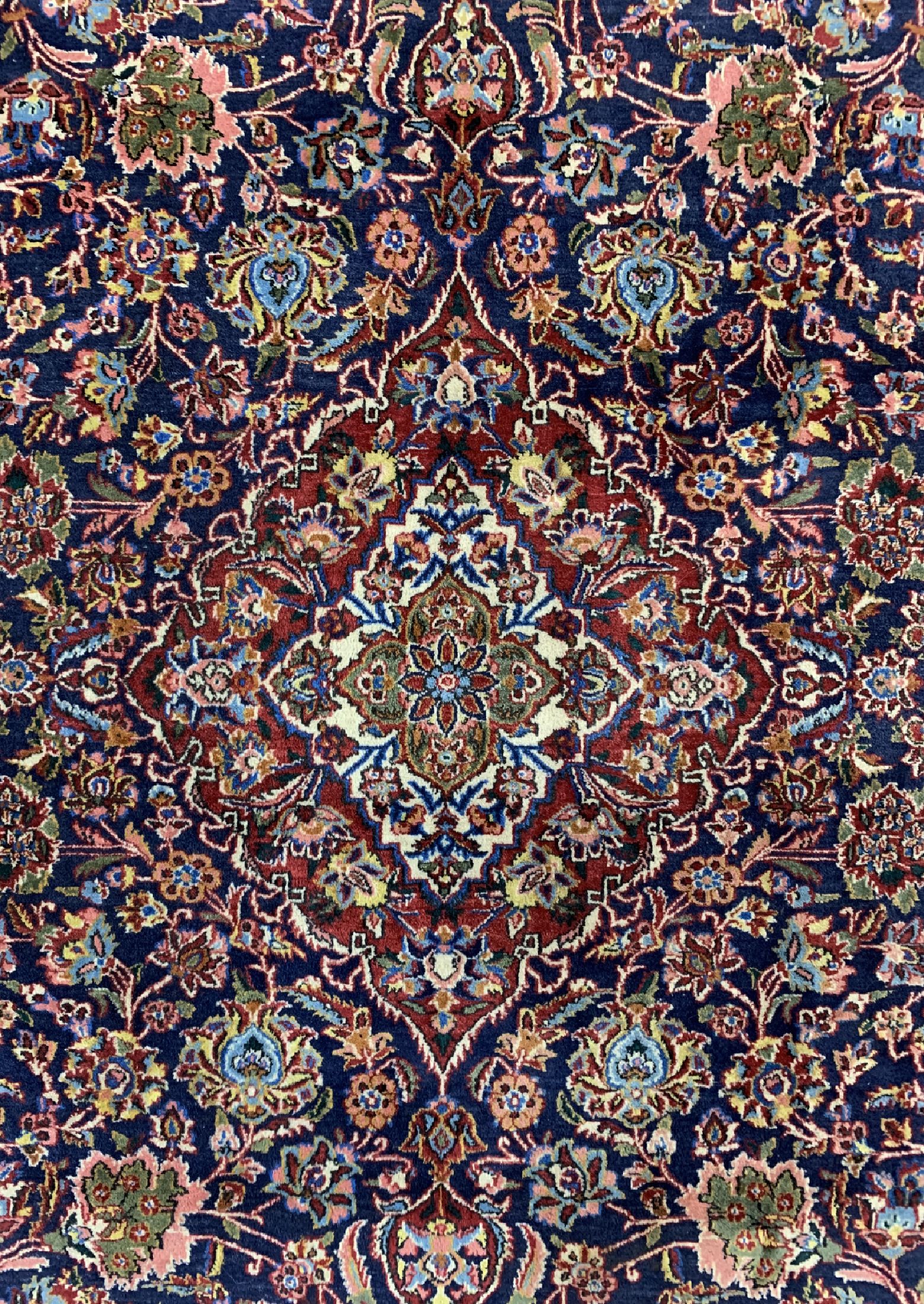 Detail b: Indo Keschan, Indien, ca. 50 Jahre, Wolle auf Baumwolle, ca. 283 x 203 cm, EHZ: 2