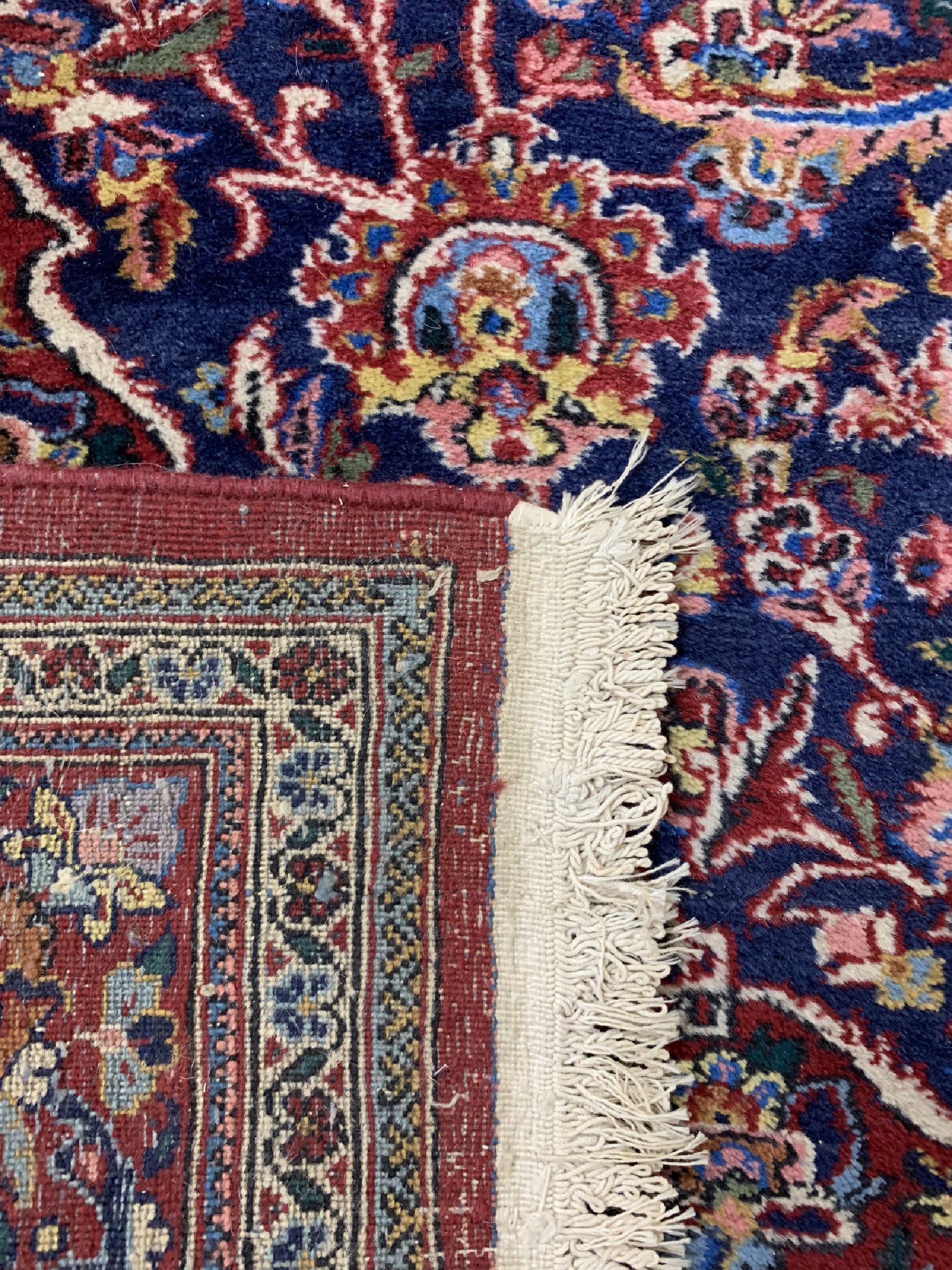 Detail d: Indo Keschan, Indien, ca. 50 Jahre, Wolle auf Baumwolle, ca. 283 x 203 cm, EHZ: 2