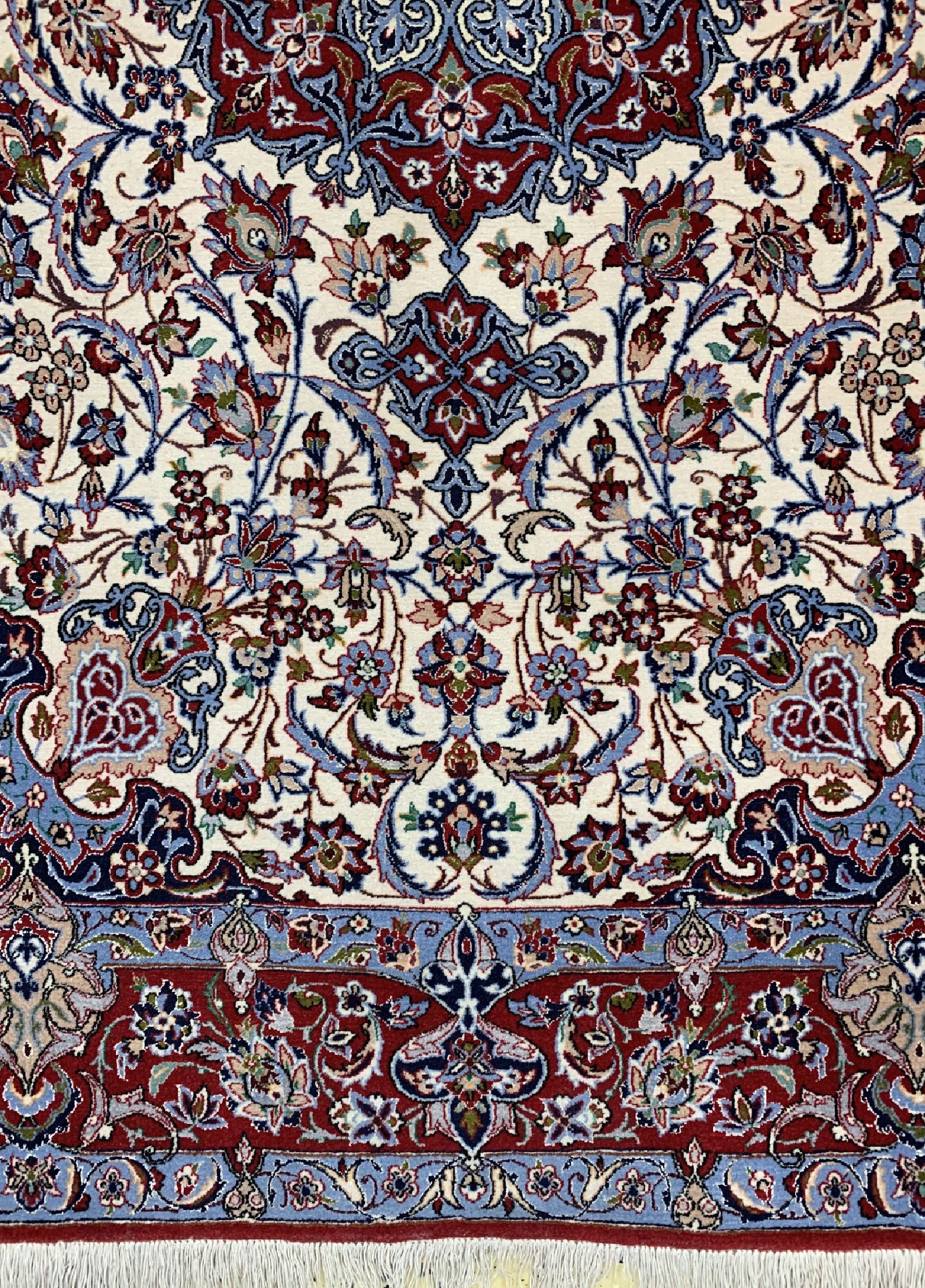 Detail b: Esfahan fein, Persien, ca. 50 Jahre, Korkwolle mit und auf Seide, ca. 177 x 114 cm,ca. 1,0 Mio. Kn/qm, EHZ: 1-2