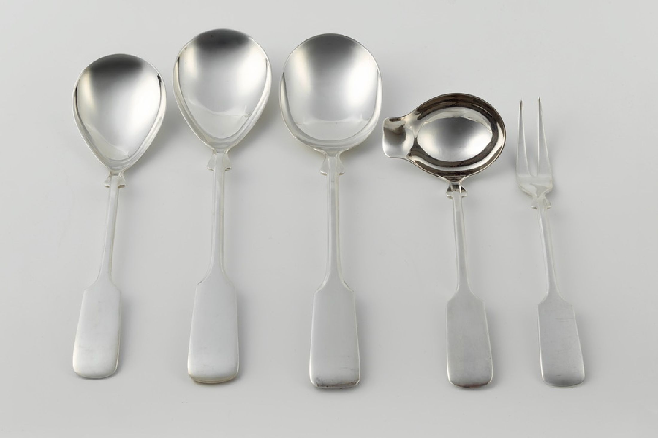 Detail a: ROBBE & BERKING Besteck für 12 Personen, Modell Alt Spaten, 925er Silber, best. aus: 12 Menuemesser (Griffe gefüllt, Klingen Stahl), 12 ...