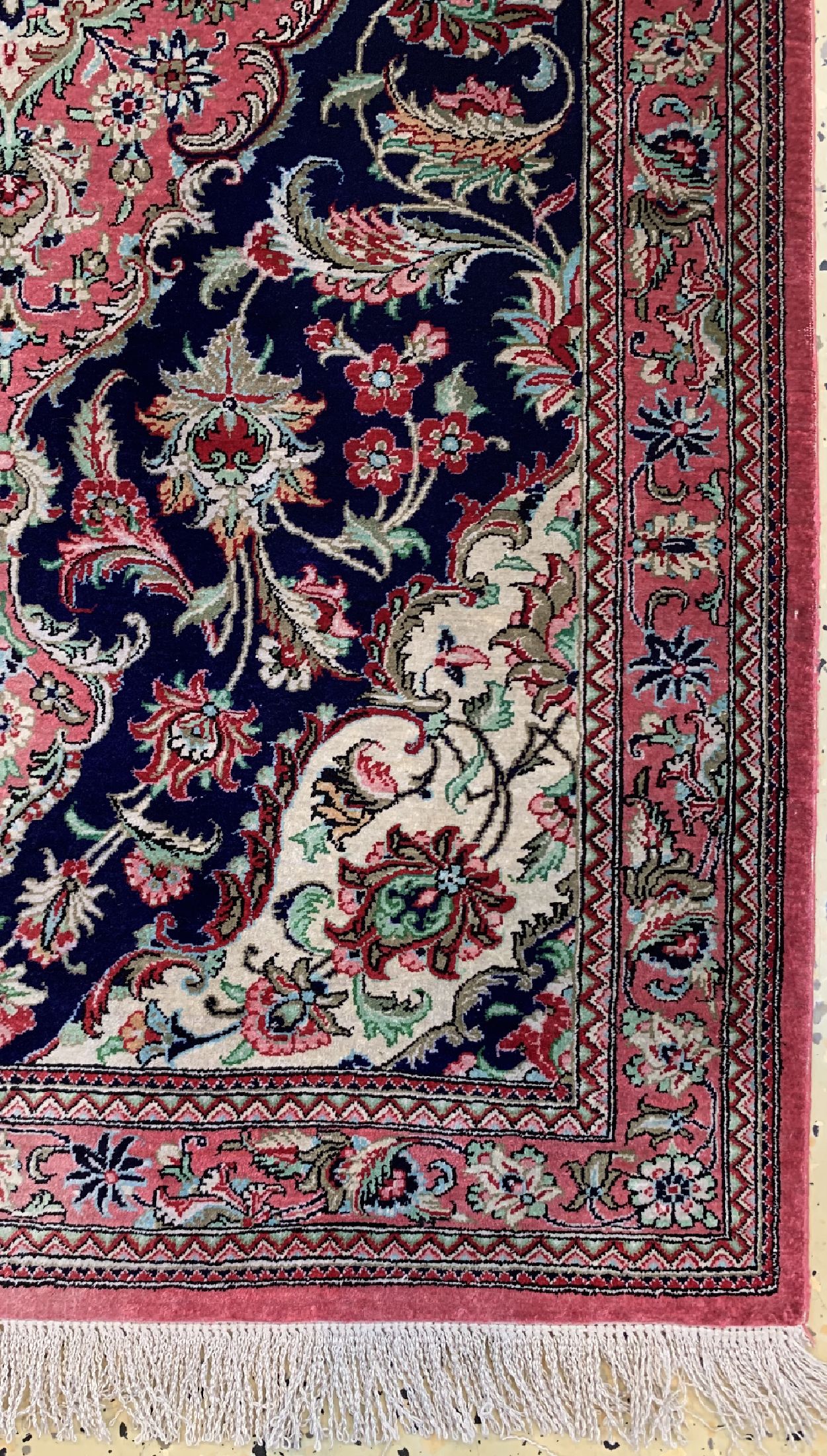 Detail a: Ghom Seide, Persien, ca. 40 Jahre, reine Naturseide, ca. 183 x 63 cm, ca. 1,0 Mio. Kn/qm, EHZ: 1-2