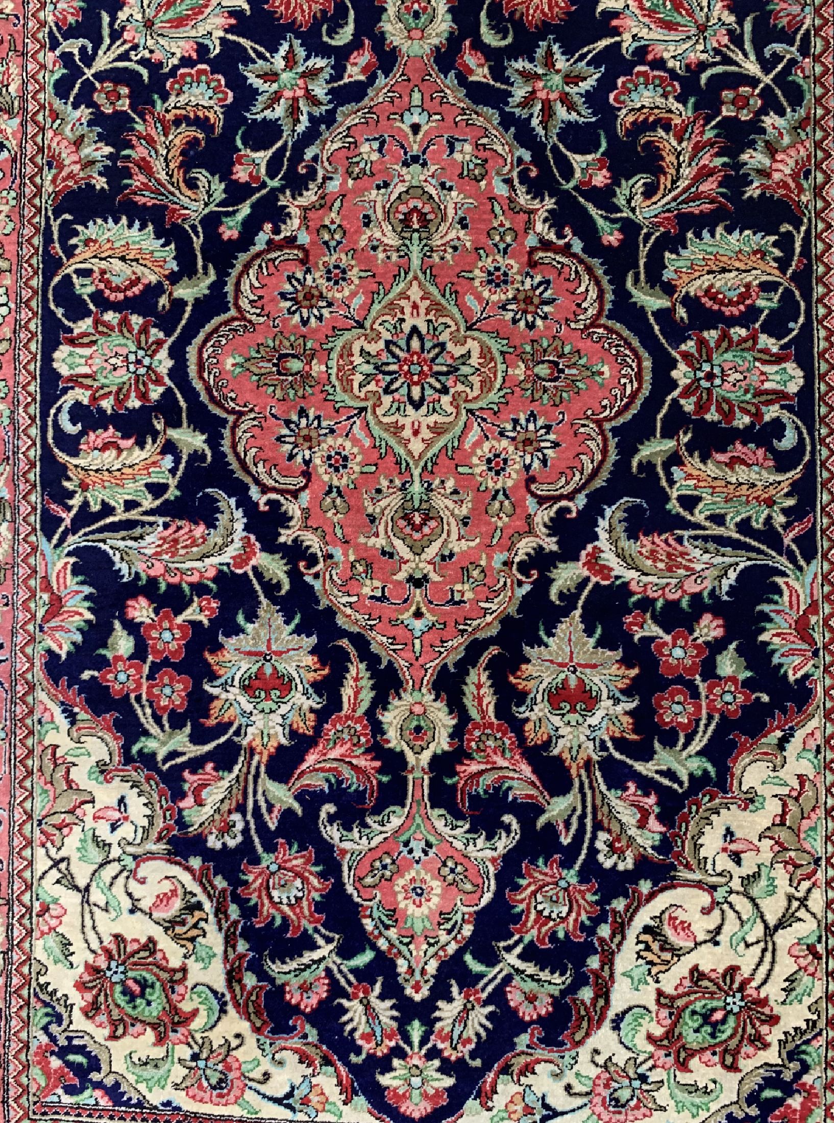 Detail b: Ghom Seide, Persien, ca. 40 Jahre, reine Naturseide, ca. 183 x 63 cm, ca. 1,0 Mio. Kn/qm, EHZ: 1-2