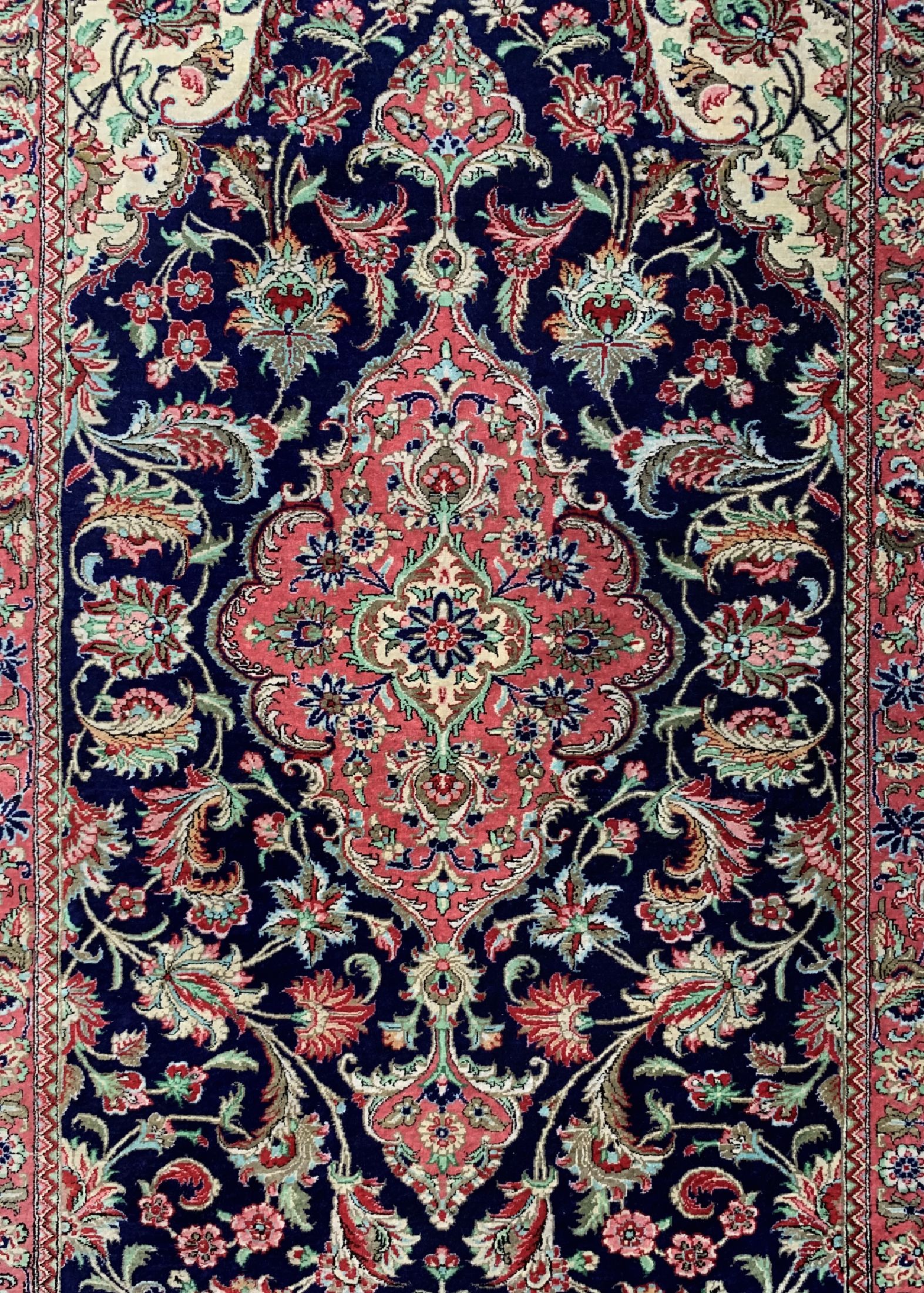 Detail c: Ghom Seide, Persien, ca. 40 Jahre, reine Naturseide, ca. 183 x 63 cm, ca. 1,0 Mio. Kn/qm, EHZ: 1-2