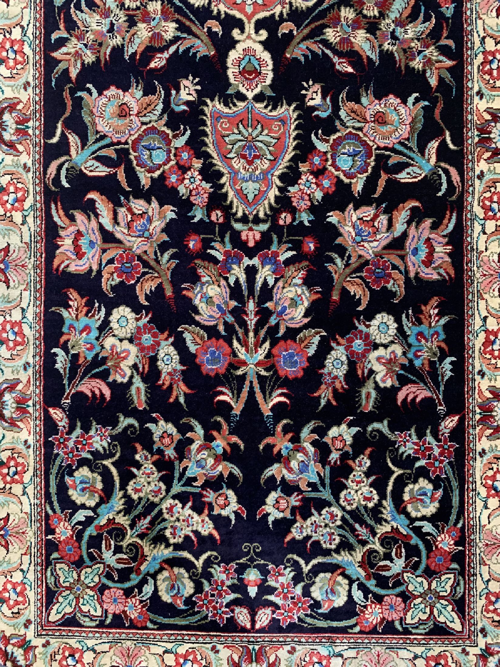Detail b: Ghom Seide, Persien, ca. 40 Jahre, reine Naturseide, ca. 190 x 54 cm, ca. 1,0 Mio. Kn/qm, EHZ: 1-2