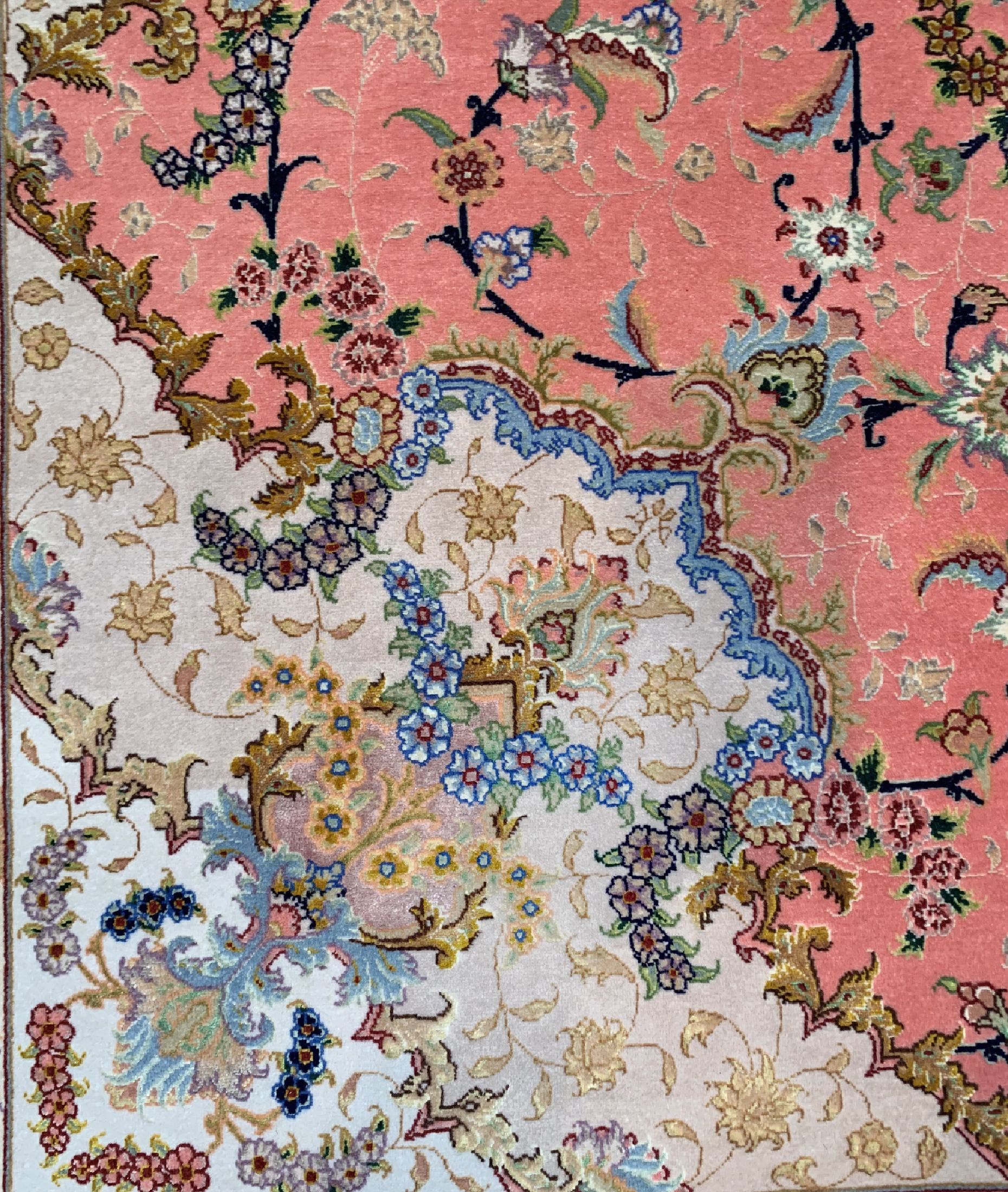 Detail c: Täbriz fein(60 Raj), Persien, ca. 50 Jahre,Korkwolle mit und auf Seide, ca. 214 x 150 cm,ca. 1,0 Mio. Kn/qm, EHZ: 2, (minimaler Mottenfraß am ...