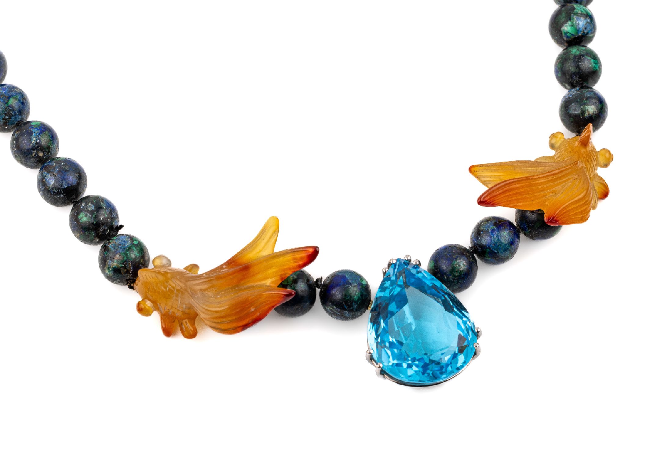 Außergewöhnliches Farbstein-Collier mit 14 kt Gold Saphir-Brillant-Schließe, GG 585/000, 36 Azurit-Kugeln, D. ca. 12 mm, 2 vollplastisch aus ...
