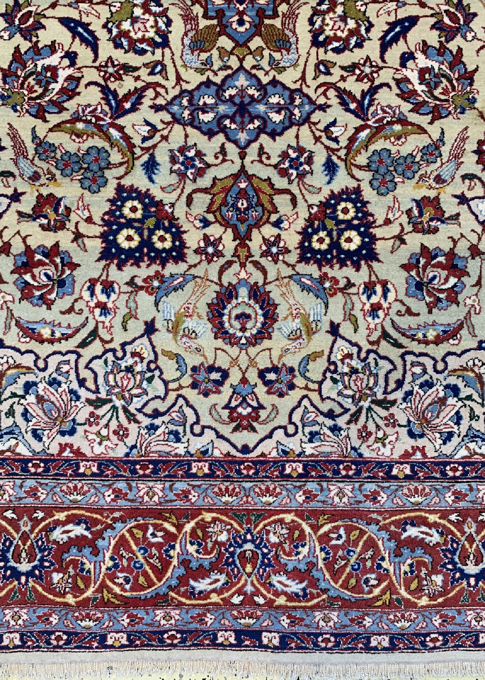 Detail b: Esfahan fein alt, Persien, um 1940, Korkwolle mit und auf Seide, ca. 210 x 144 cm,EHZ: 2, (Minimaler Mottenfraß am Rand, gereinigt).