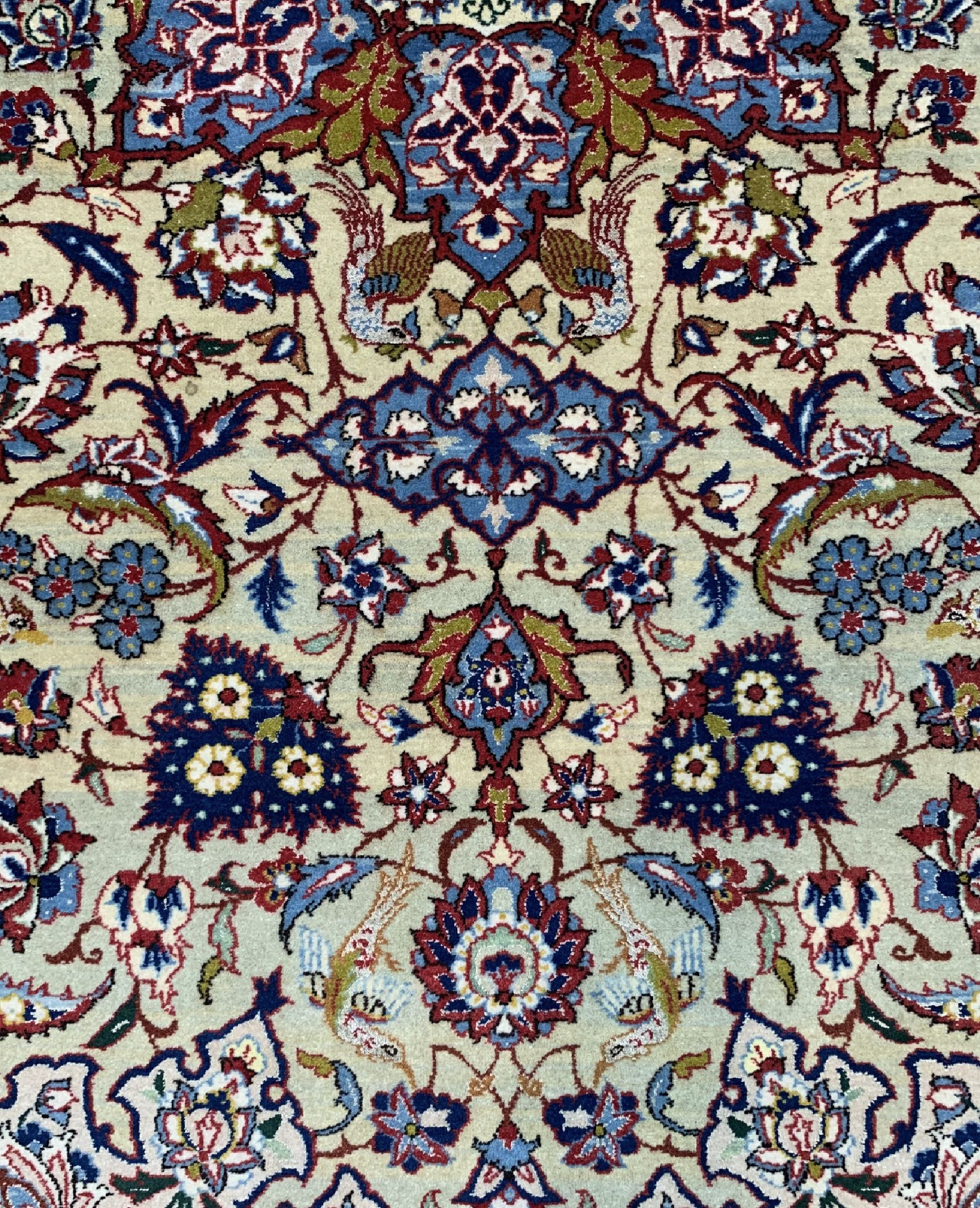 Detail c: Esfahan fein alt, Persien, um 1940, Korkwolle mit und auf Seide, ca. 210 x 144 cm,EHZ: 2, (Minimaler Mottenfraß am Rand, gereinigt).