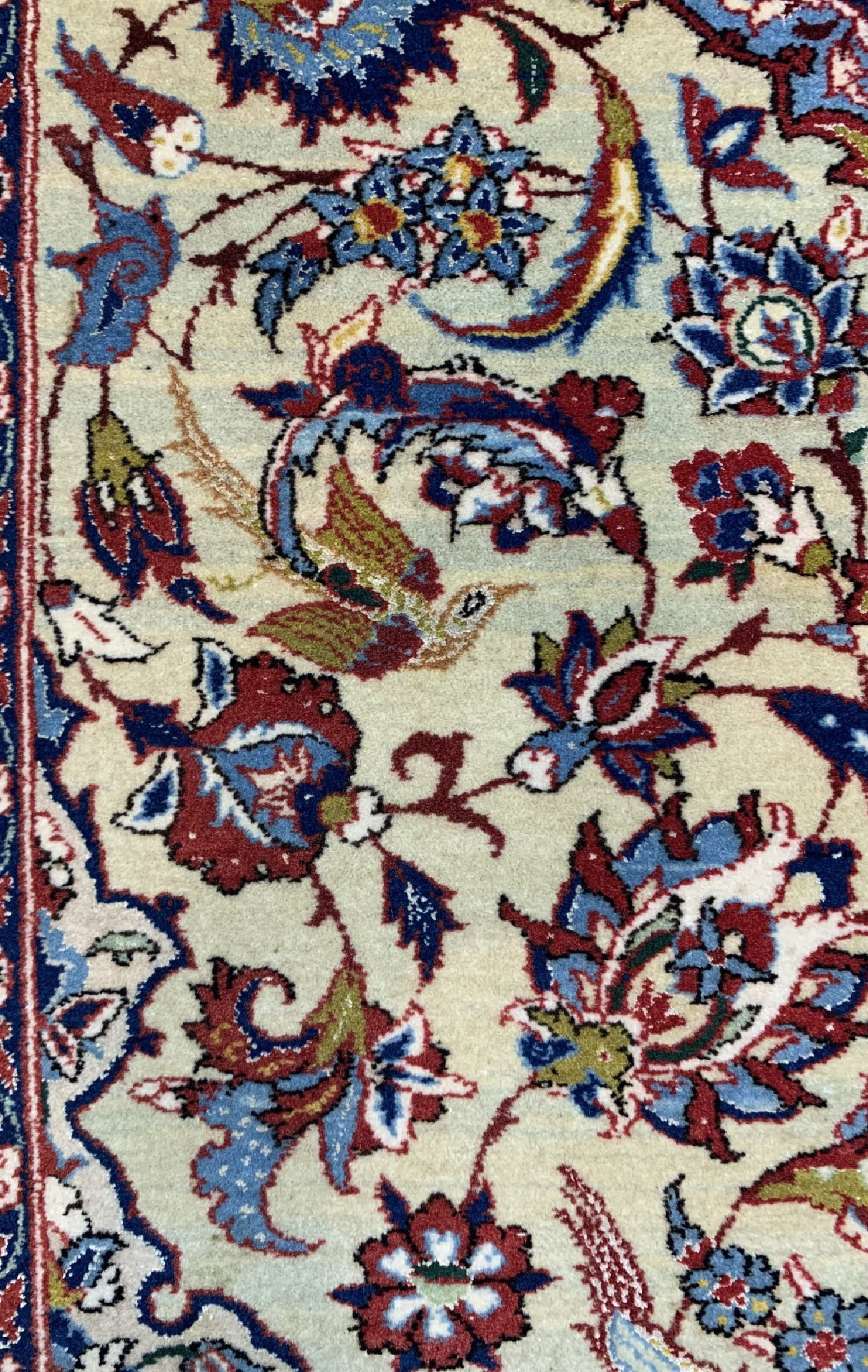 Detail e: Esfahan fein alt, Persien, um 1940, Korkwolle mit und auf Seide, ca. 210 x 144 cm,EHZ: 2, (Minimaler Mottenfraß am Rand, gereinigt).