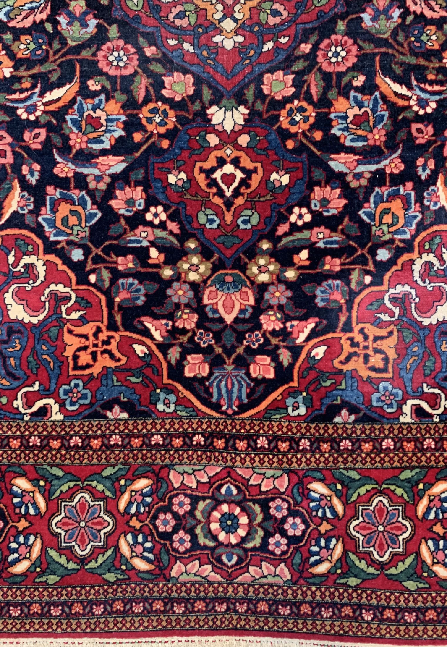 Detail b: Esfahan"Ahmad" alt, Persien, um 1940, Wolleauf Baumwolle, ca. 222 x 138 cm, EHZ: 2-3