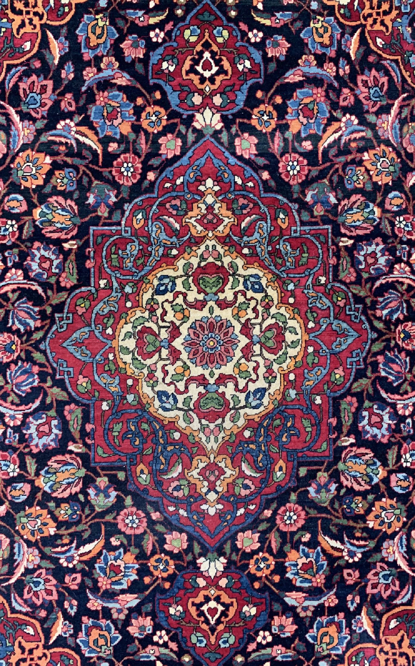 Detail c: Esfahan"Ahmad" alt, Persien, um 1940, Wolleauf Baumwolle, ca. 222 x 138 cm, EHZ: 2-3