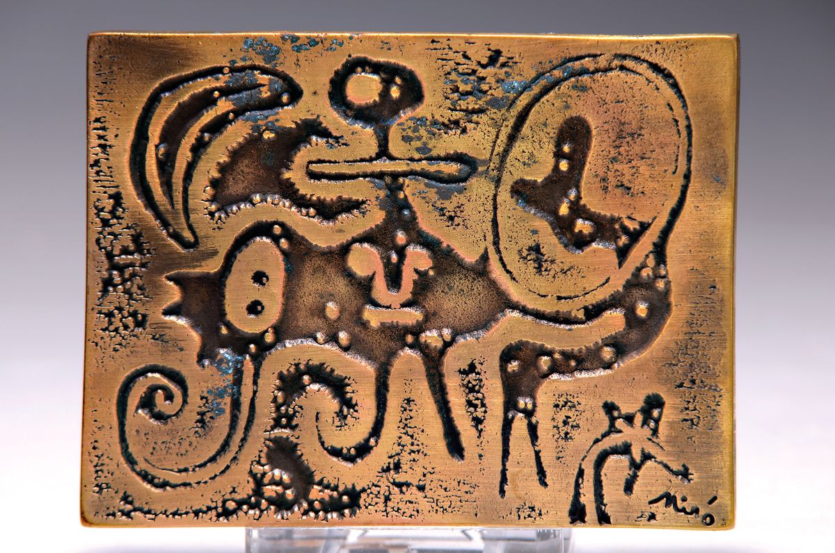 Nach Joan Miro, 1893-1983, "Laurels Number One 1947", Bronzerelief, verso bezeichnet, hrsg von der Fundacio Joan Miro, 11x8,5 cm, inorig. ...