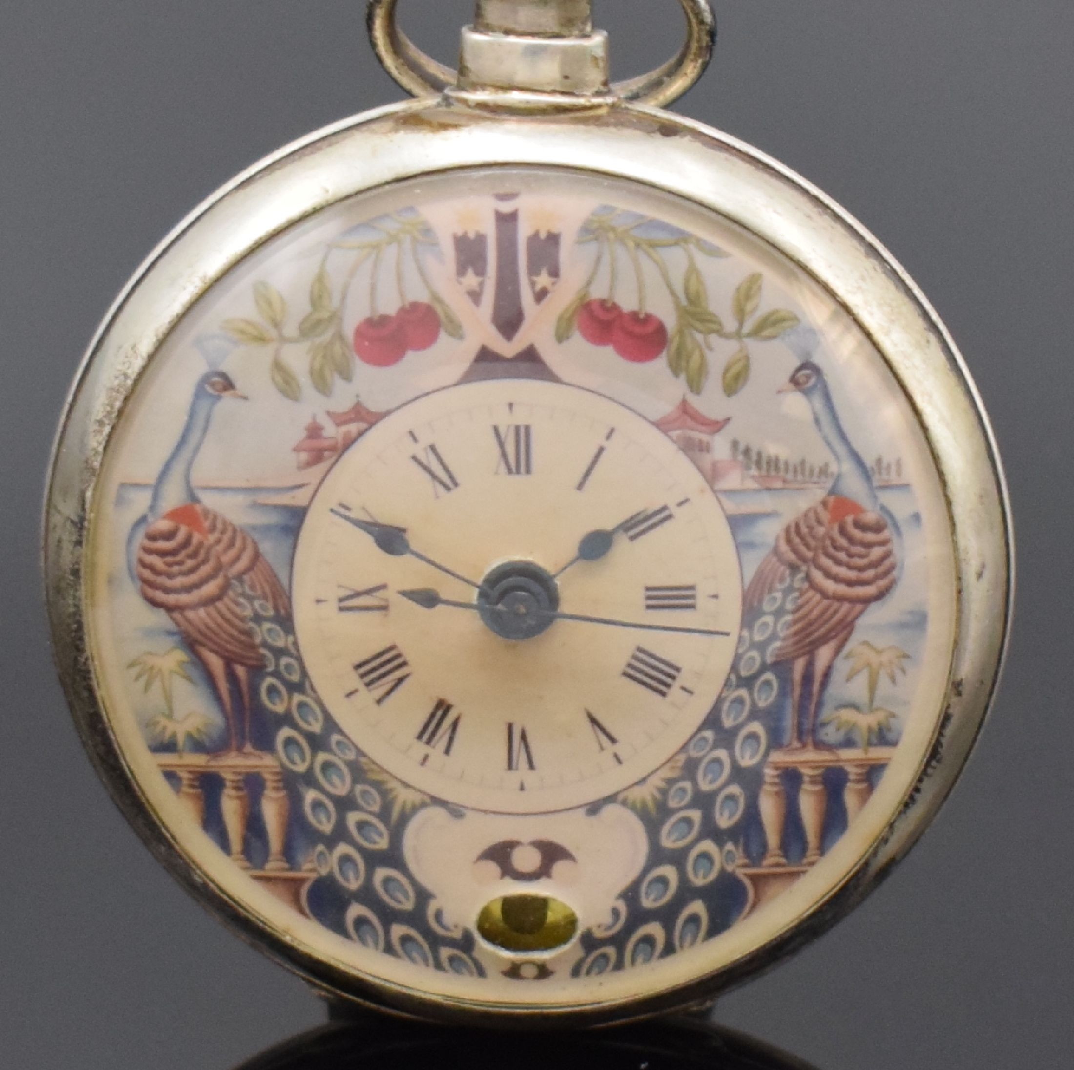 Detail a: Offene Taschenuhr für chinesischen Markt, Schweiz um 1880, Silbergehäuse, bemaltes Zifferbl. m. röm. Zahlen, Scheinpendel b. 6, gebl. ...
