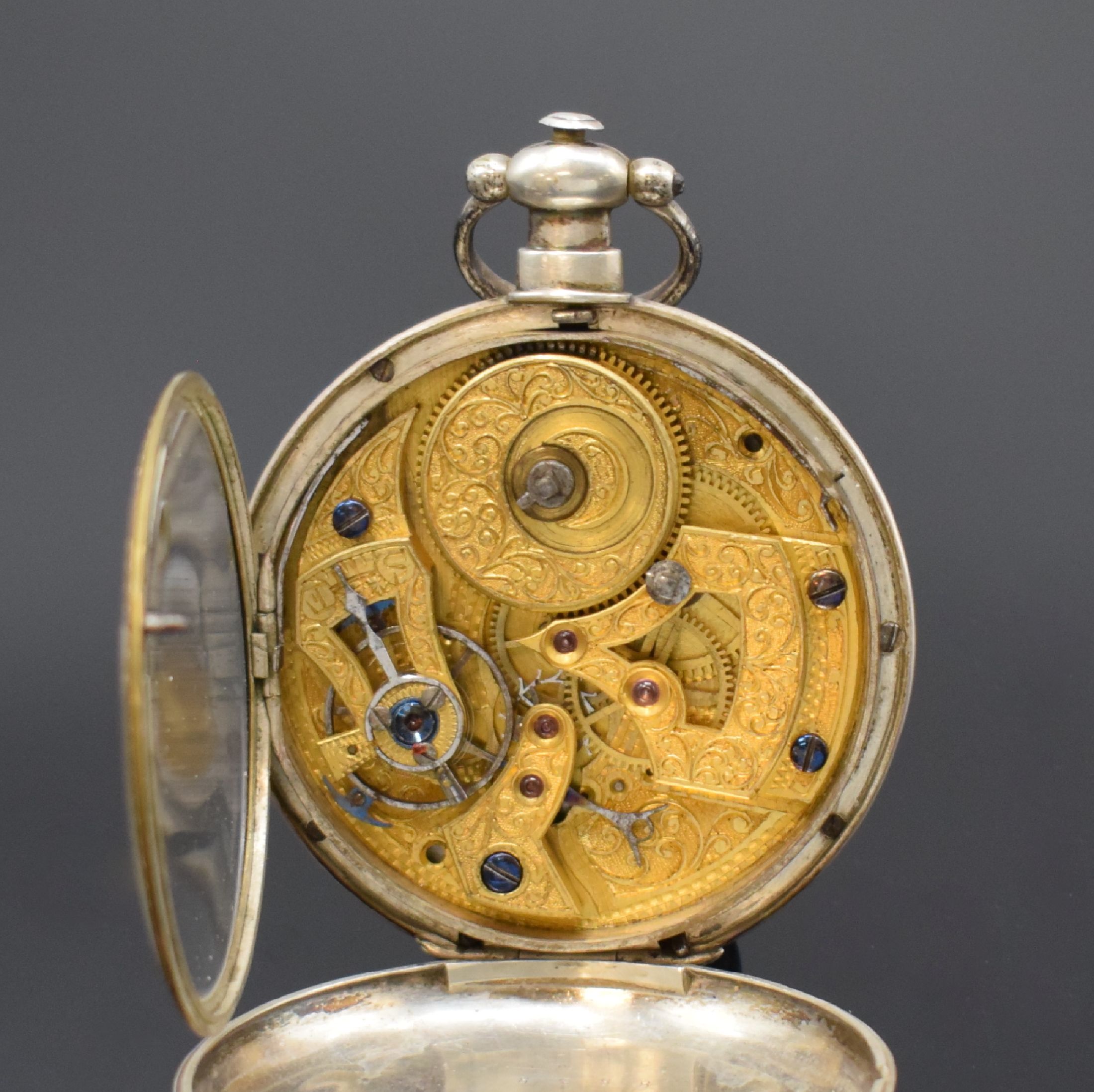 Detail e: Offene Taschenuhr für chinesischen Markt, Schweiz um 1880, Silbergehäuse, bemaltes Zifferbl. m. röm. Zahlen, Scheinpendel b. 6, gebl. ...