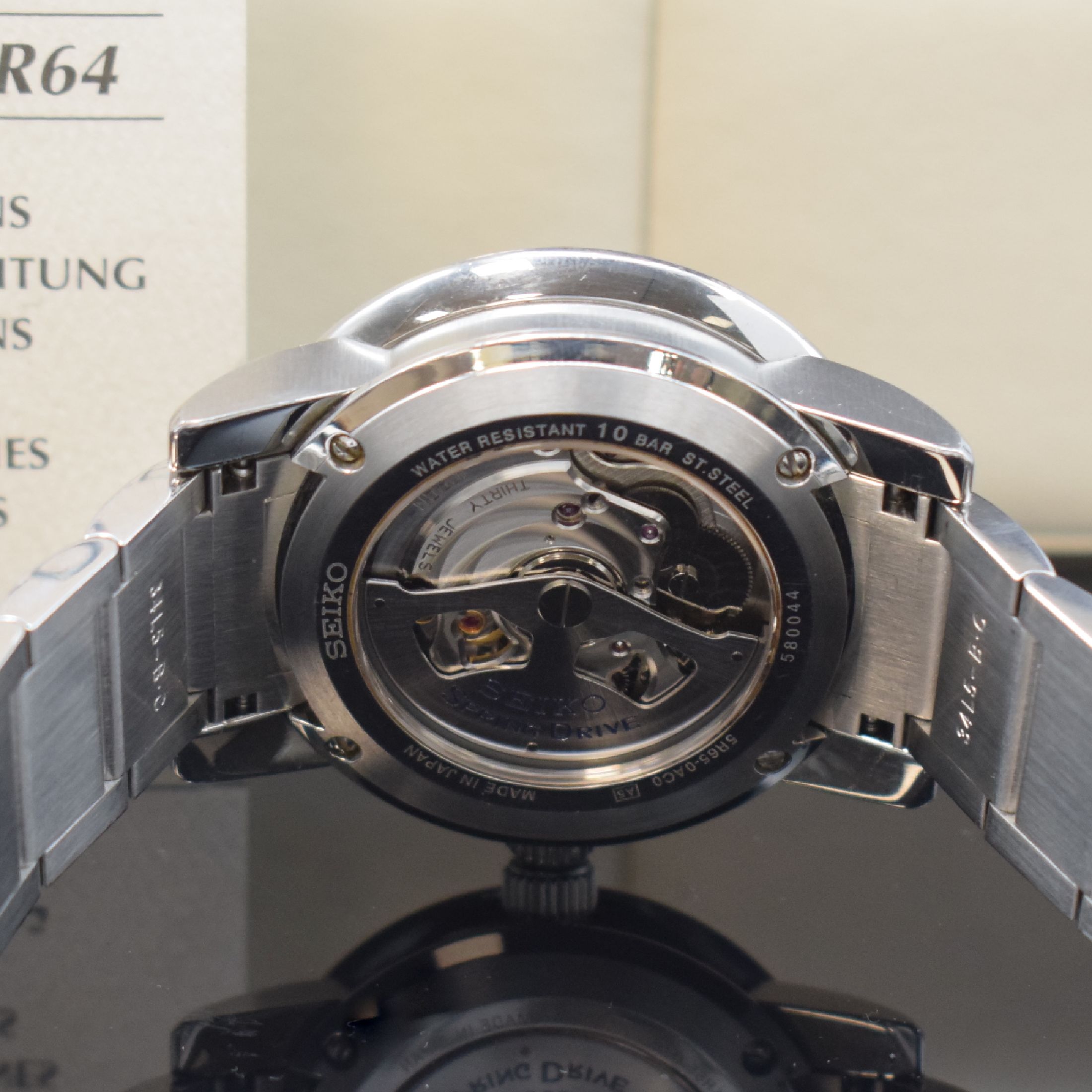 Detail f: SEIKO Spring Drive Herrenarmbanduhr Referenz 5R65-0AC0, Japan um 2005, Automatik, beids. vergl. Gehäuse in Edelstahl, Boden 4-fach verschr., ...