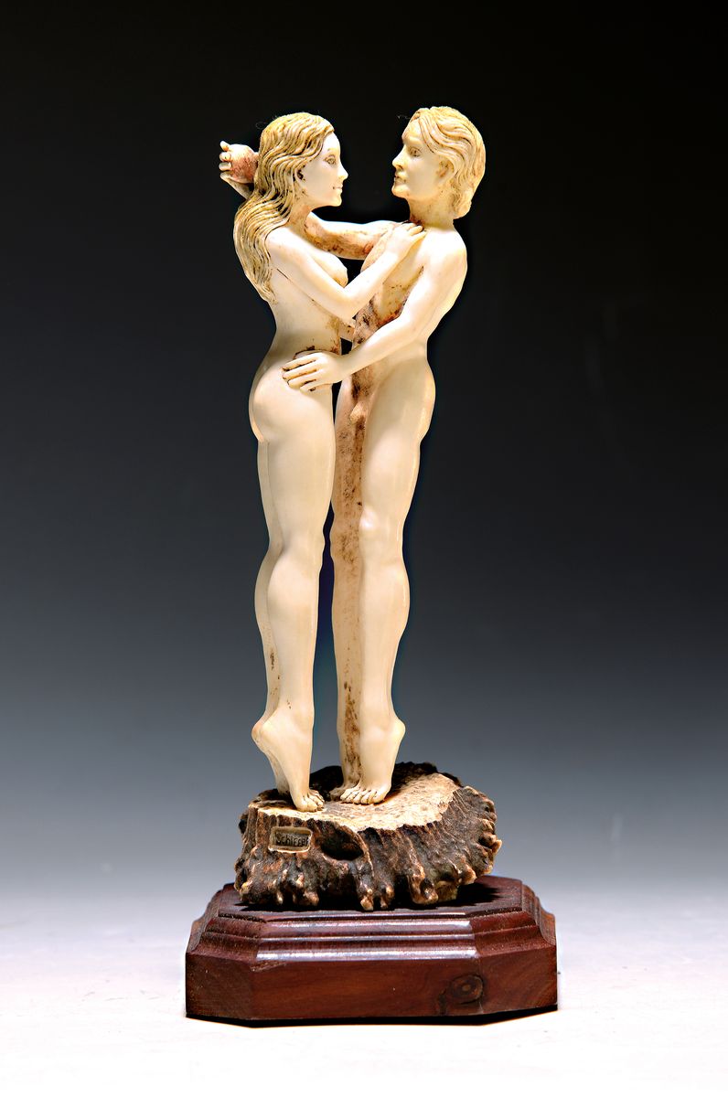 Schnitzerei aus Elchgeweih, Werkstatt Bernhard Schiffel, Bali, Adam und Eva, feine naturalistische Schnitzerei, H. ca. 19.5cm
