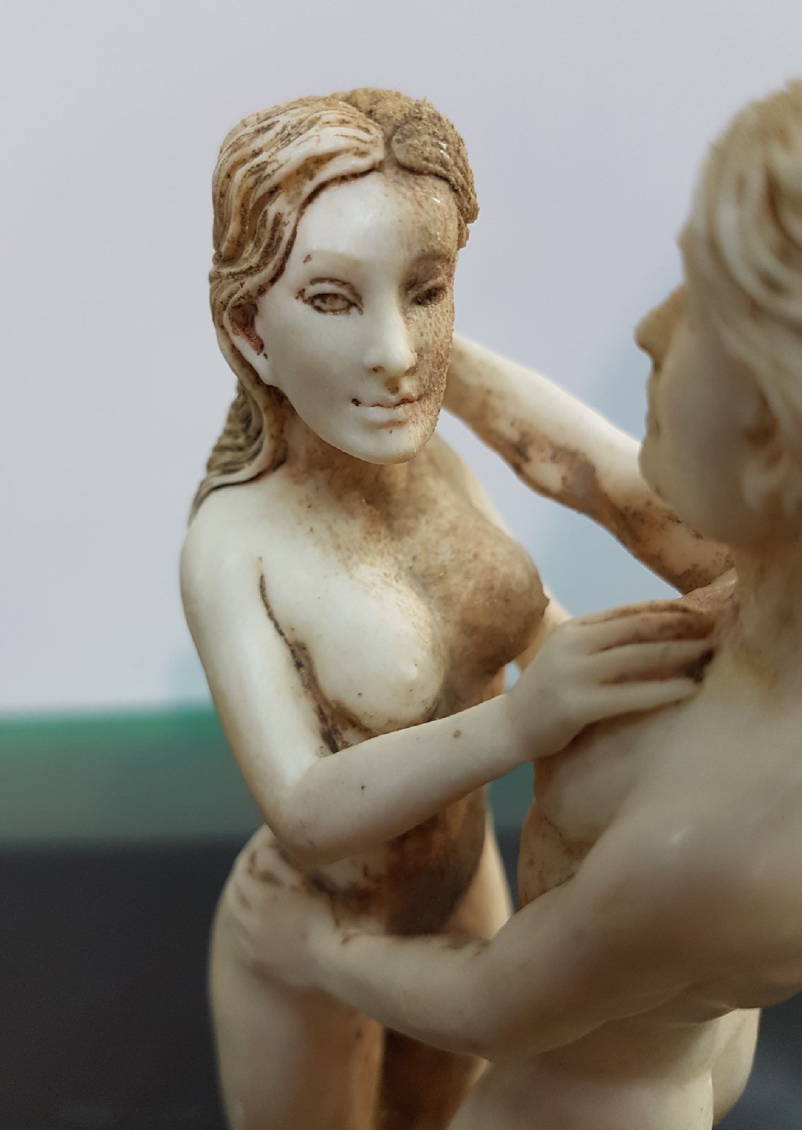 Detail f: Schnitzerei aus Elchgeweih, Werkstatt Bernhard Schiffel, Bali, Adam und Eva, feine naturalistische Schnitzerei, H. ca. 19.5cm